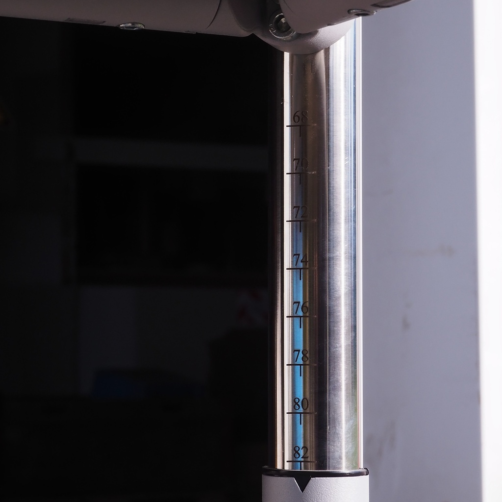 Adjustable office table