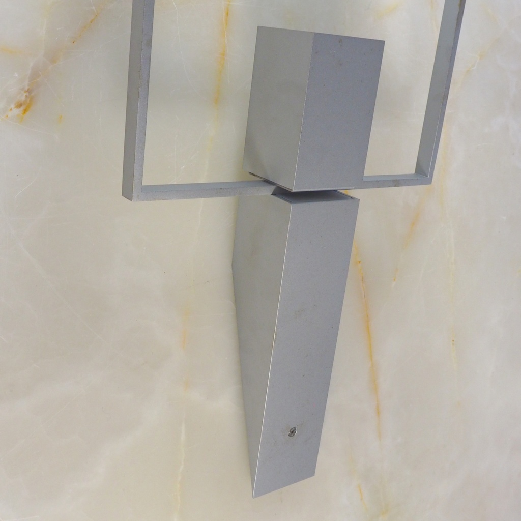 Wall light in metal with adjustable frosted glass diffuser