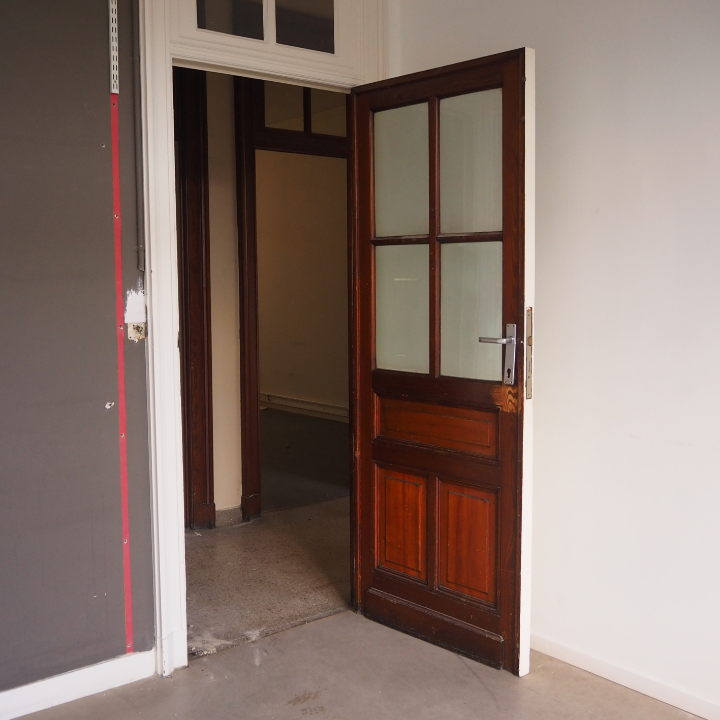 Door in solid wood and opaque glass