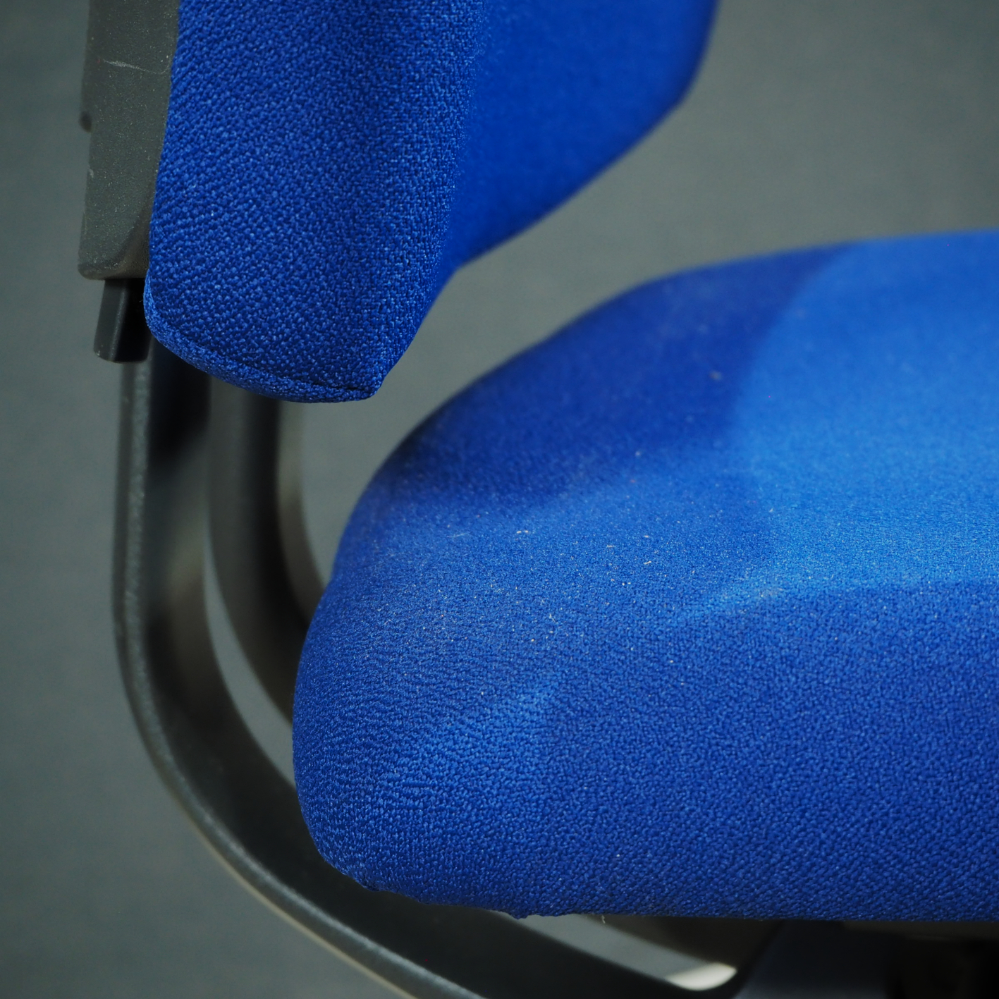 Electric blue office chair by Drabert