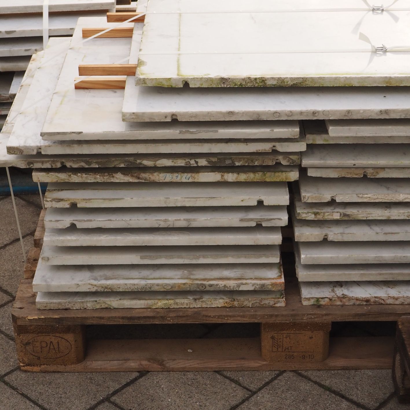 Batch of marble tiles (+/- 4,5 m2)