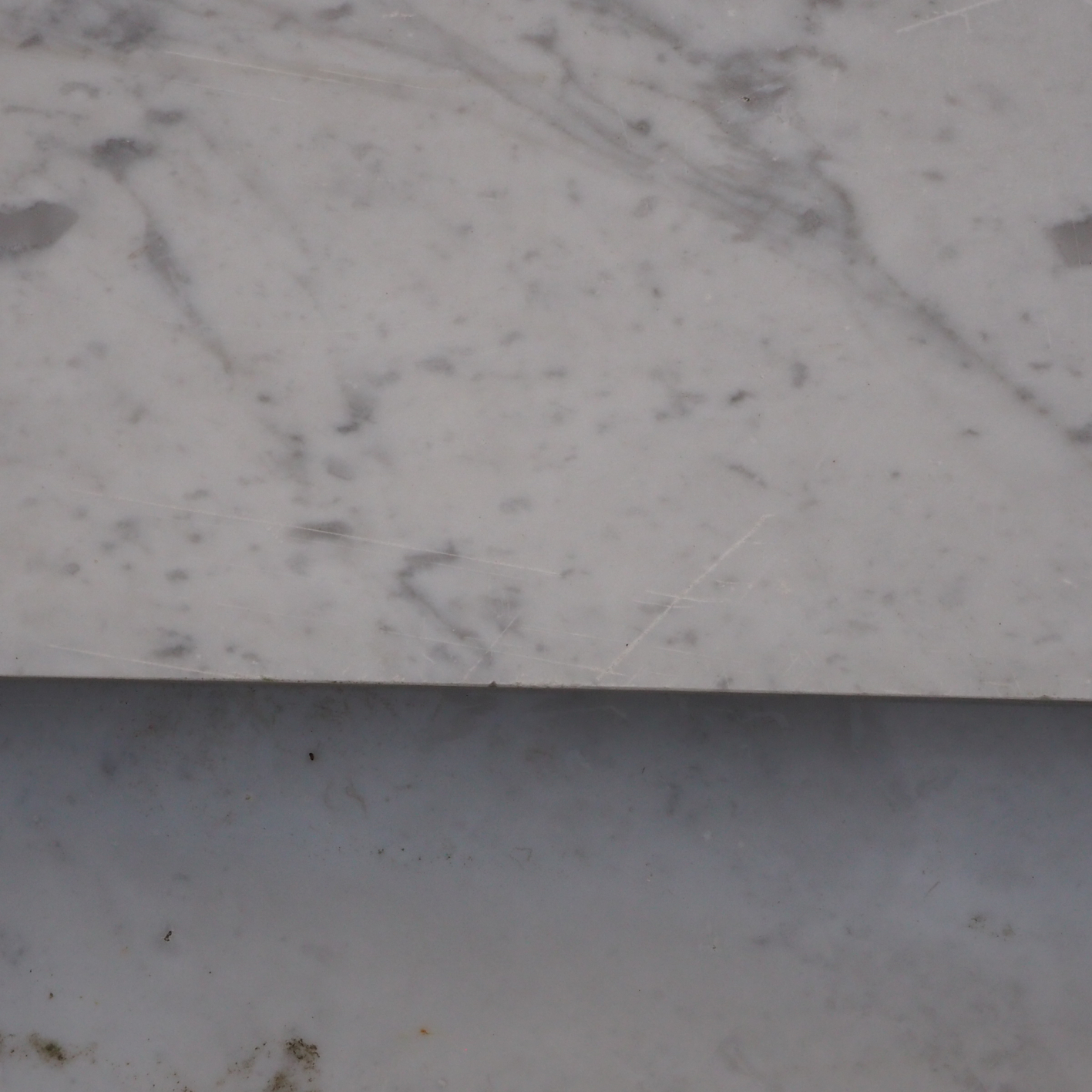Batch of marble tiles (+/- 2 m2)