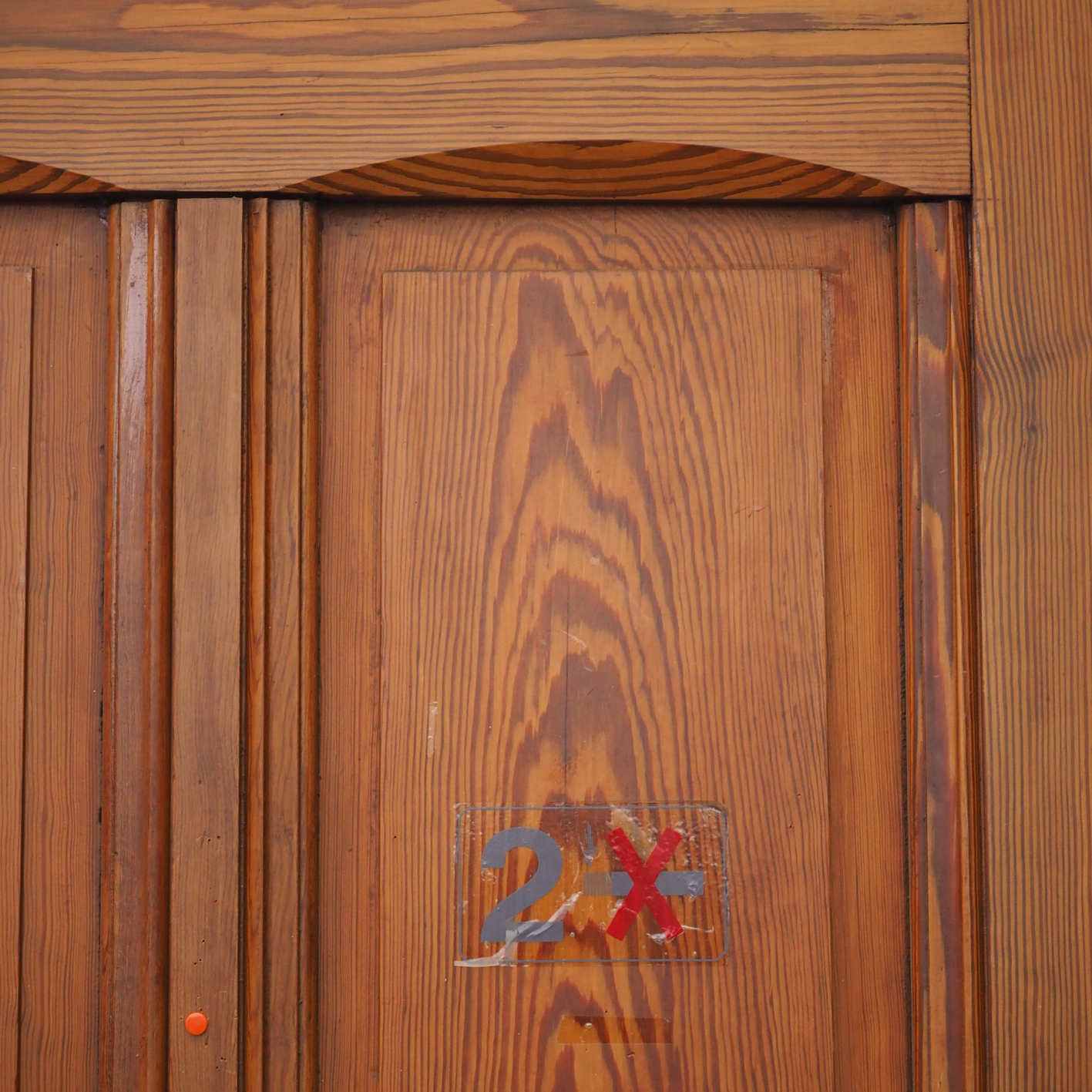 Varnished door in solid pine (H. 231 x W. 85 cm) - Left