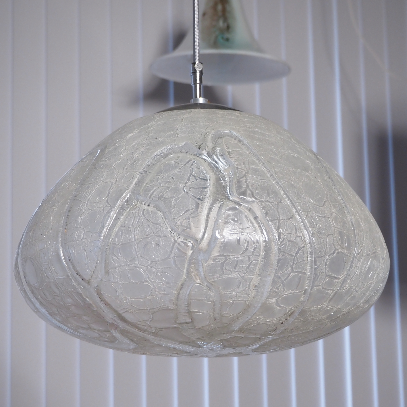 Hanging light in textured glass