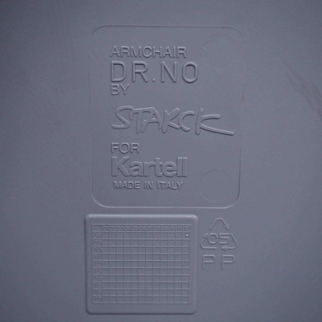 Armchair 'Dr. NO' by Philippe Starck for Kartell (ca. 1997) - Lilac