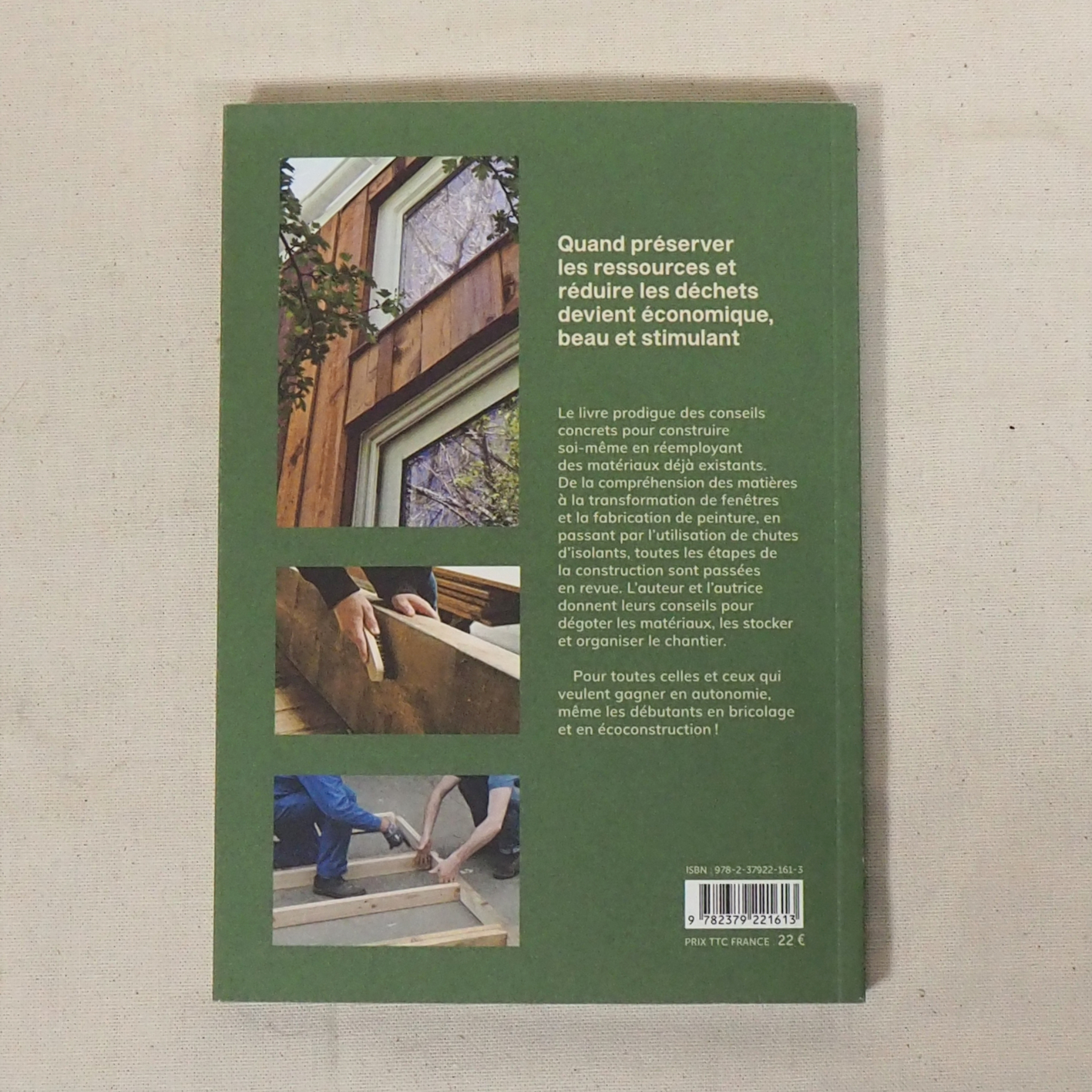 Book 'Auto-construire en réemploi – Donner une seconde vie aux matériaux' by Martin Barraud &amp; Audrey Bigot