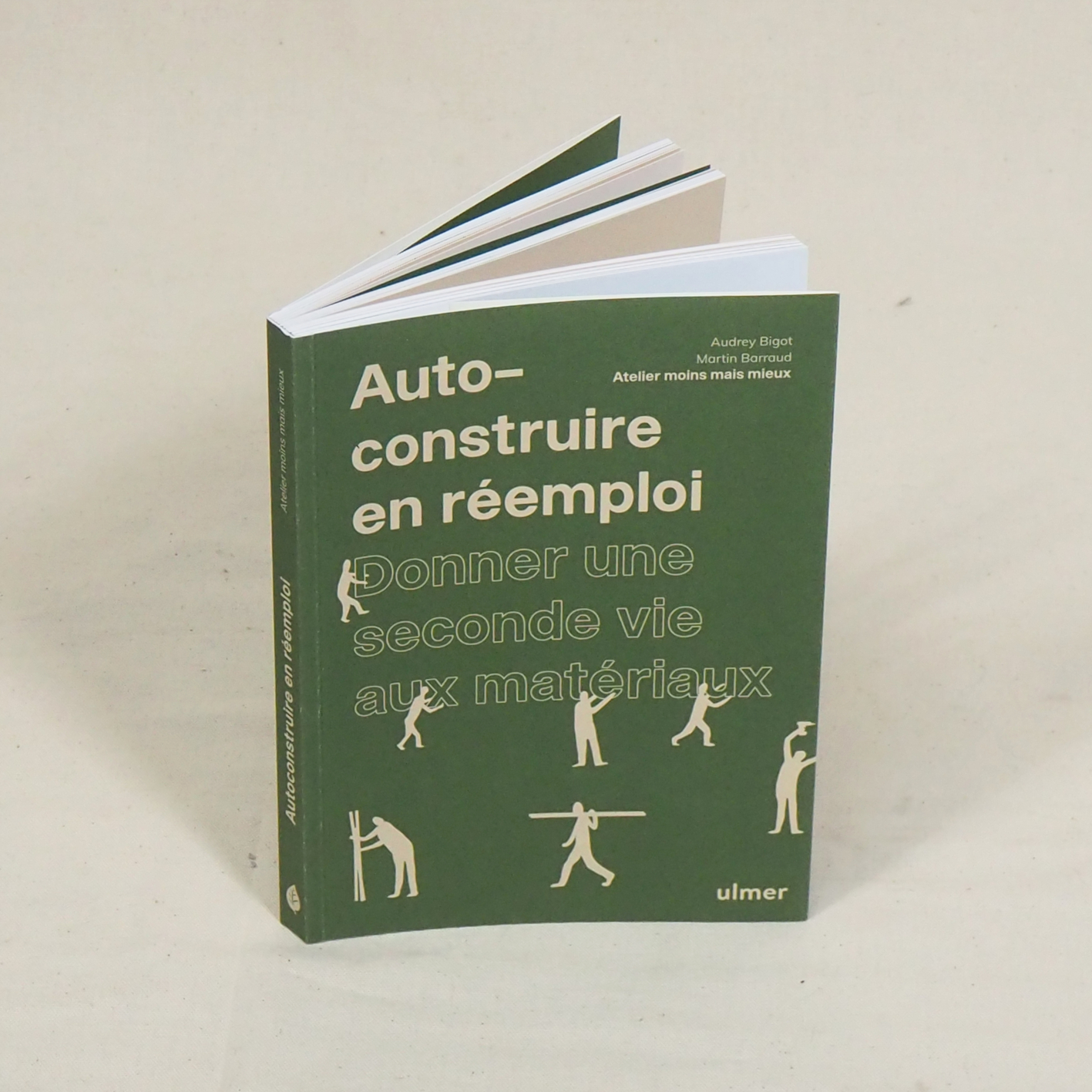 Book 'Auto-construire en réemploi – Donner une seconde vie aux matériaux' by Martin Barraud &amp; Audrey Bigot