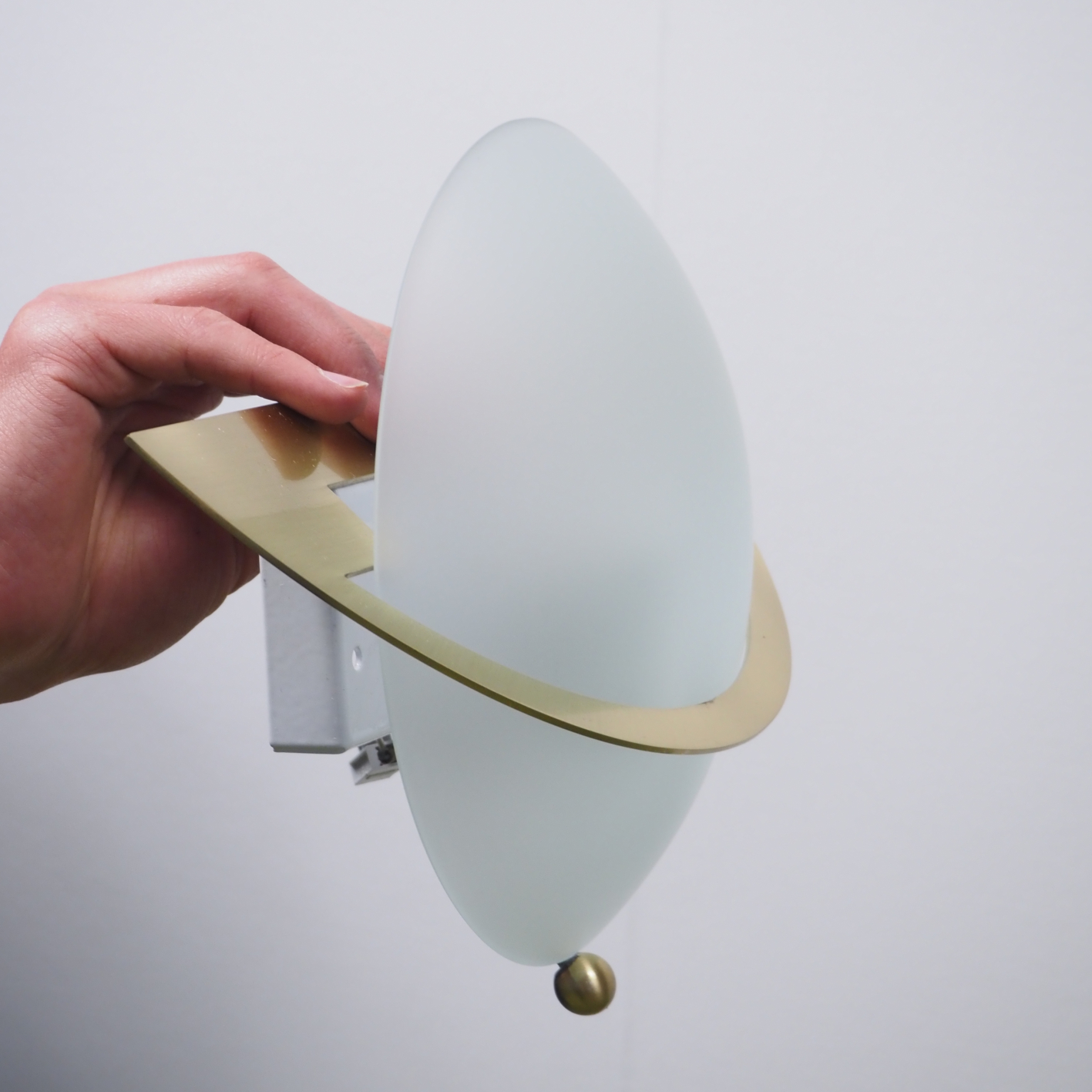 Wall light in frosted glass and brass by Holtkötter Leuchten - Matt