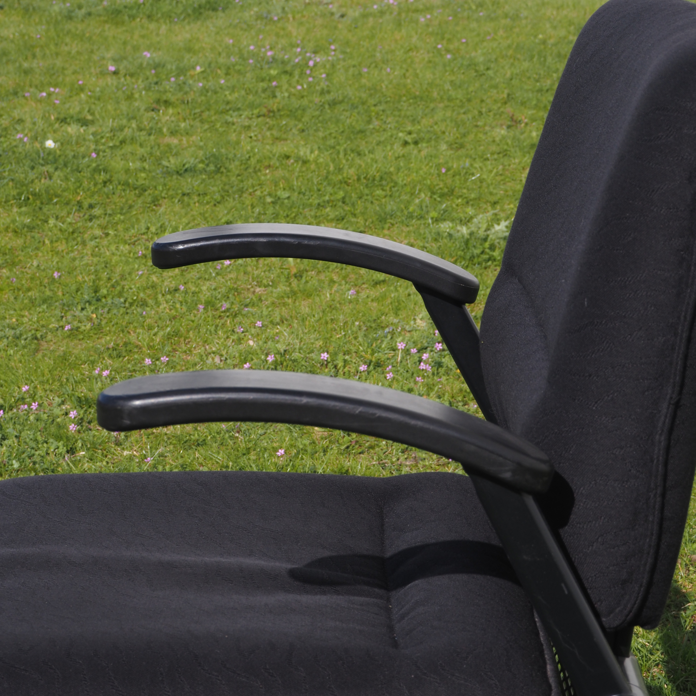 Swivel armchair by Giroflex