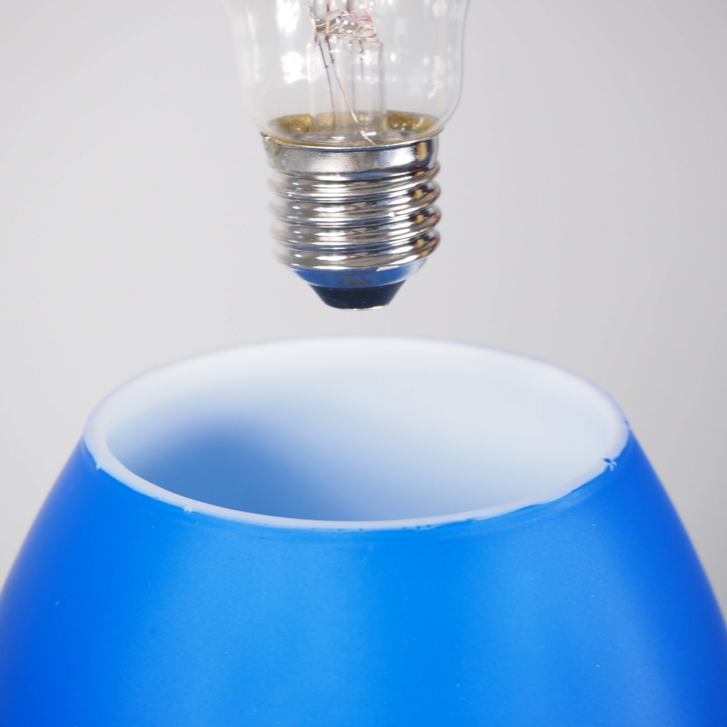 Wall/Ceiling light 'Nona' - Electric blue