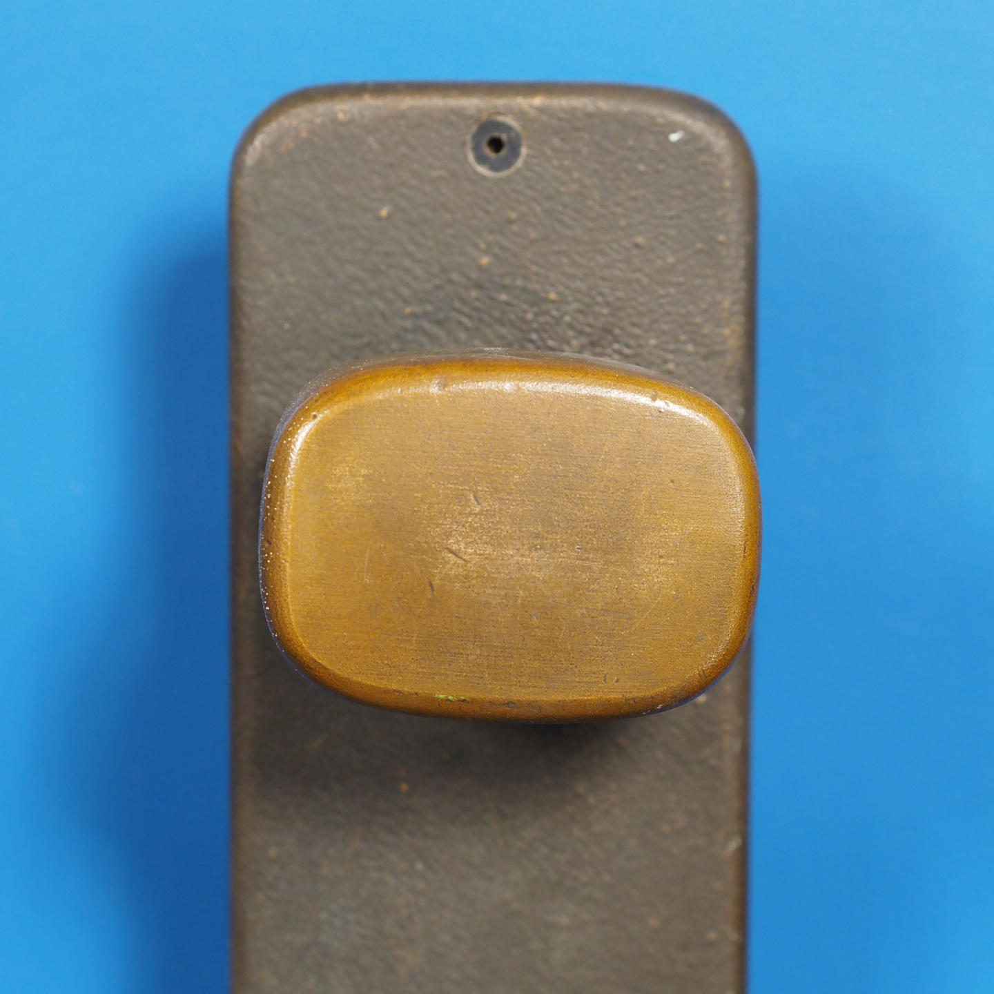 Cabinet handle in solid bronze by Jules Wabbes (ca. 1970)