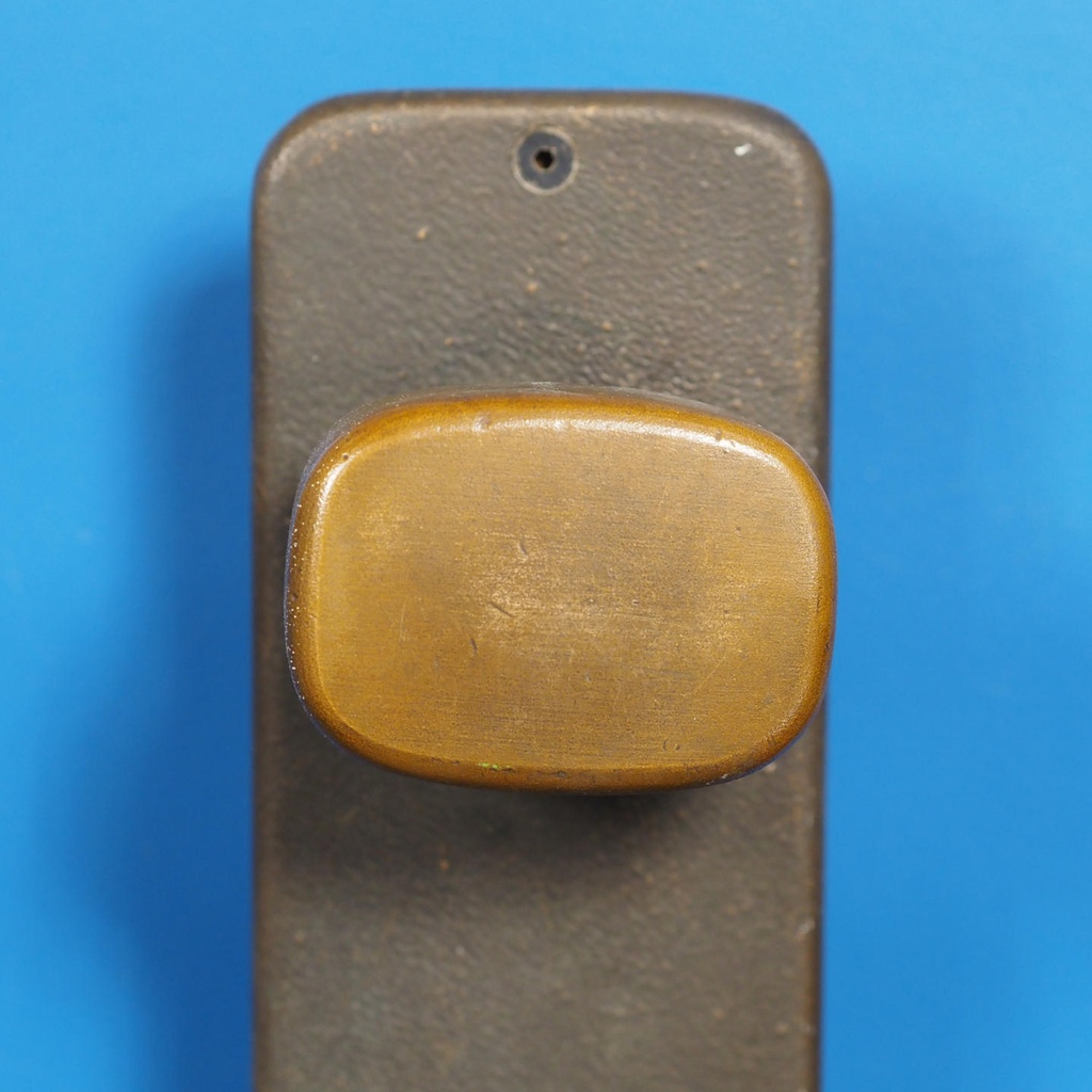 Cabinet handle in solid bronze by Jules Wabbes (ca. 1970)