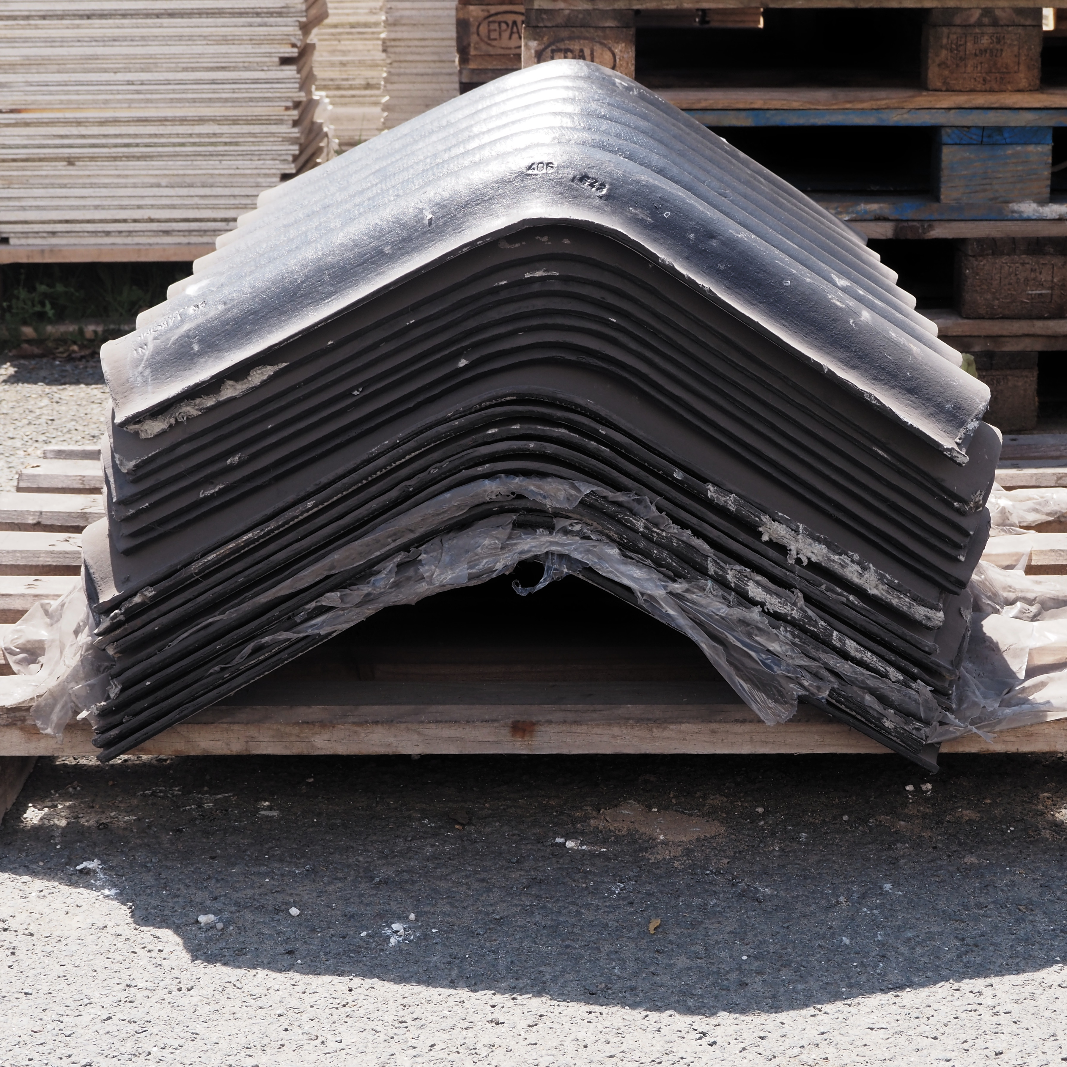 Batch of bitumen roofing tiles 'Carbon' (18 pc.)