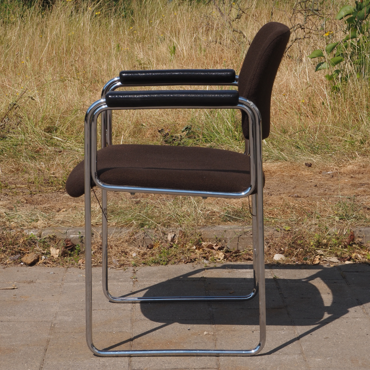 Armchair in chromed steel frame and fabric seating by Röder Sohne, Germany (ca. 1980)