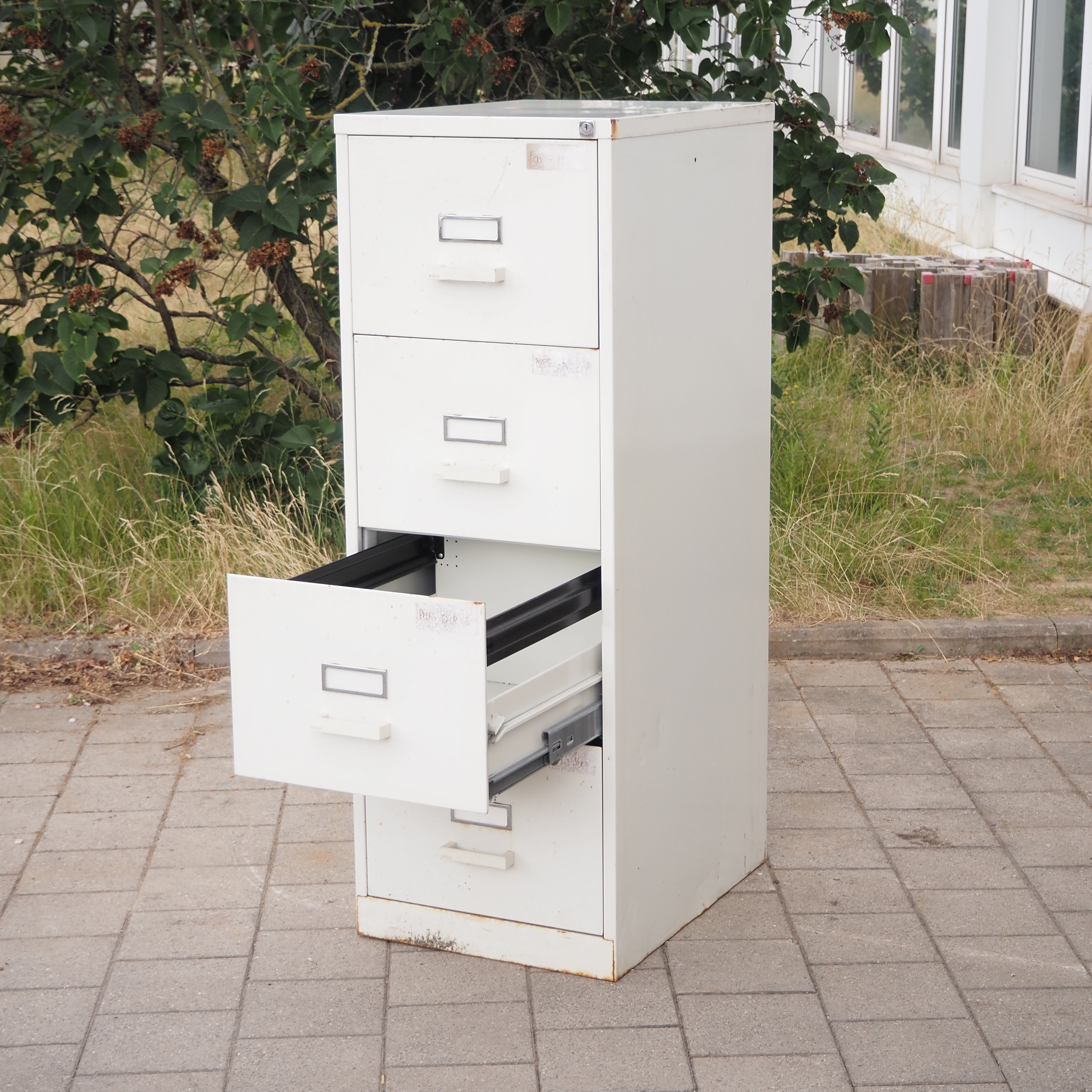 Office cabinet in steel with drawers by BULO White