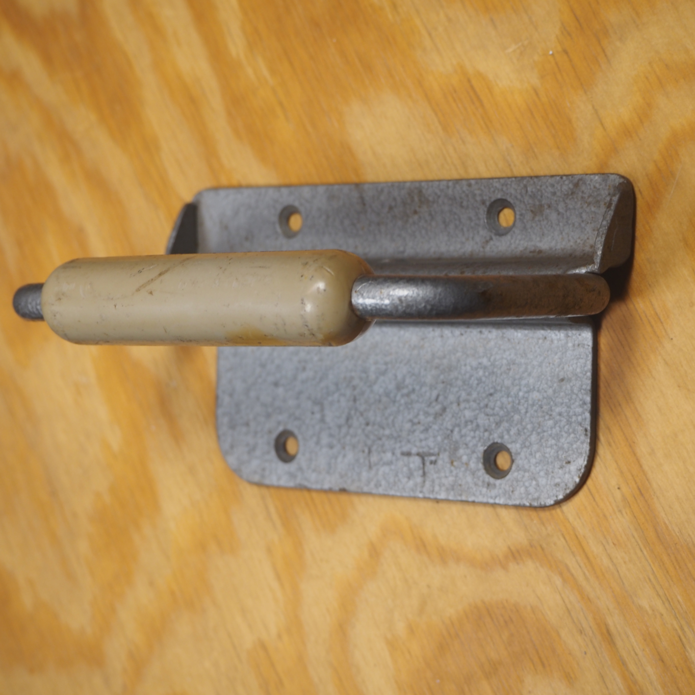 Box handle in steel