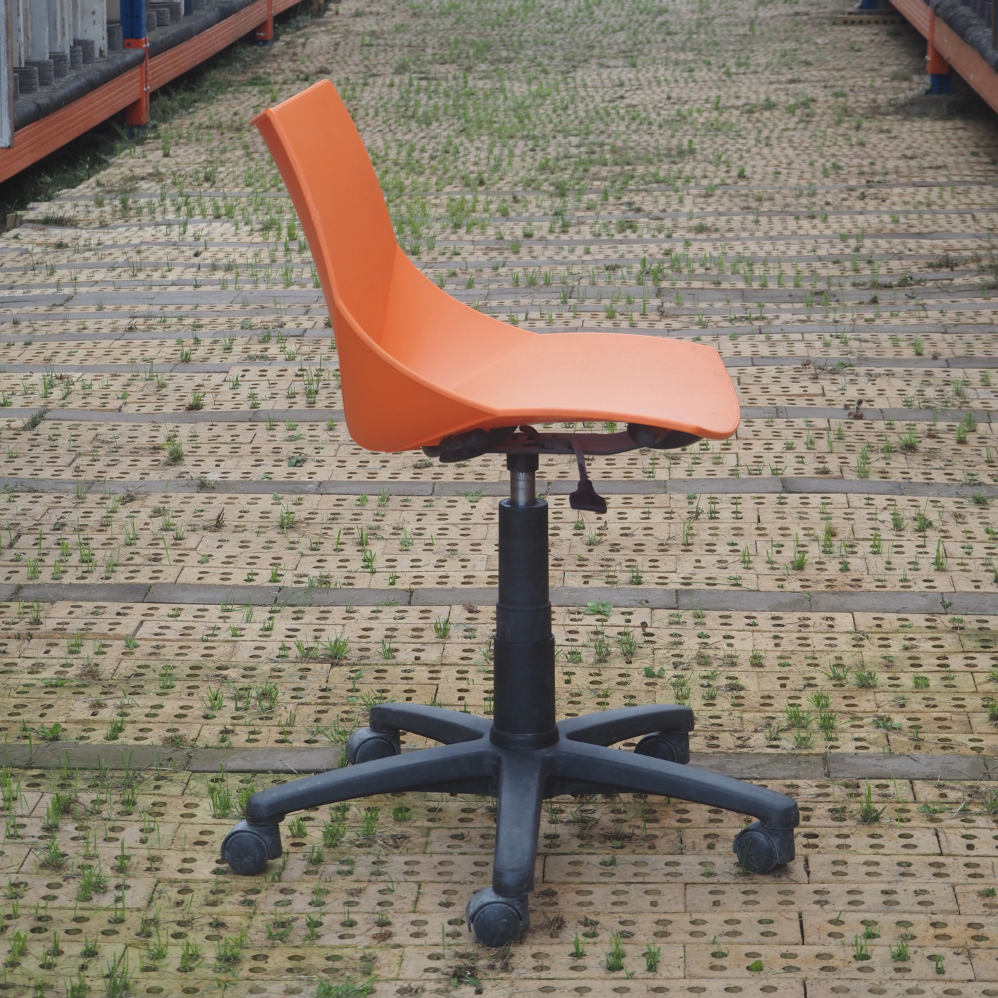 Swivel office chair 'Shell' by Angelo Pinaffo (ca. 2000)