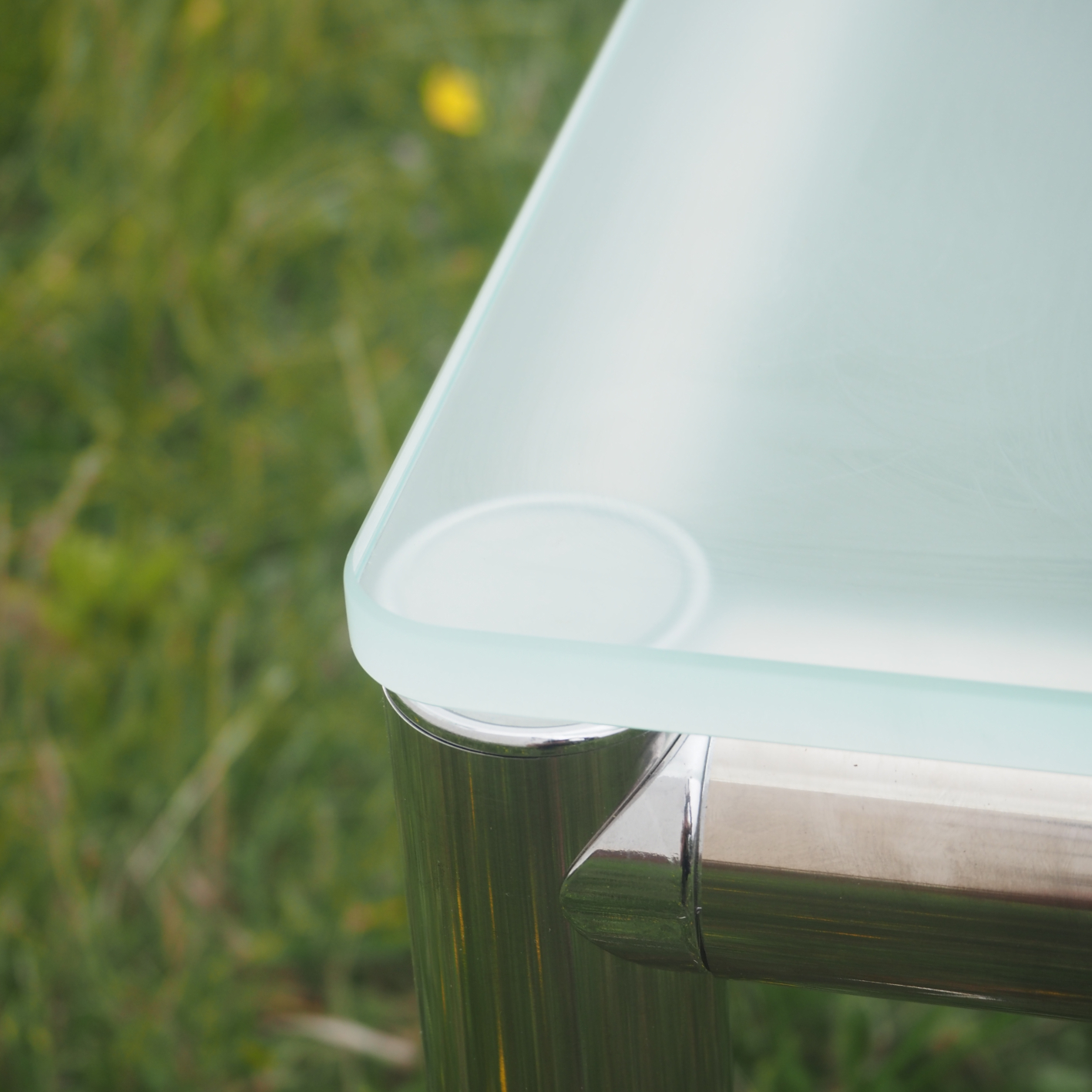 Coffee table with glass top and chromed aluminium base