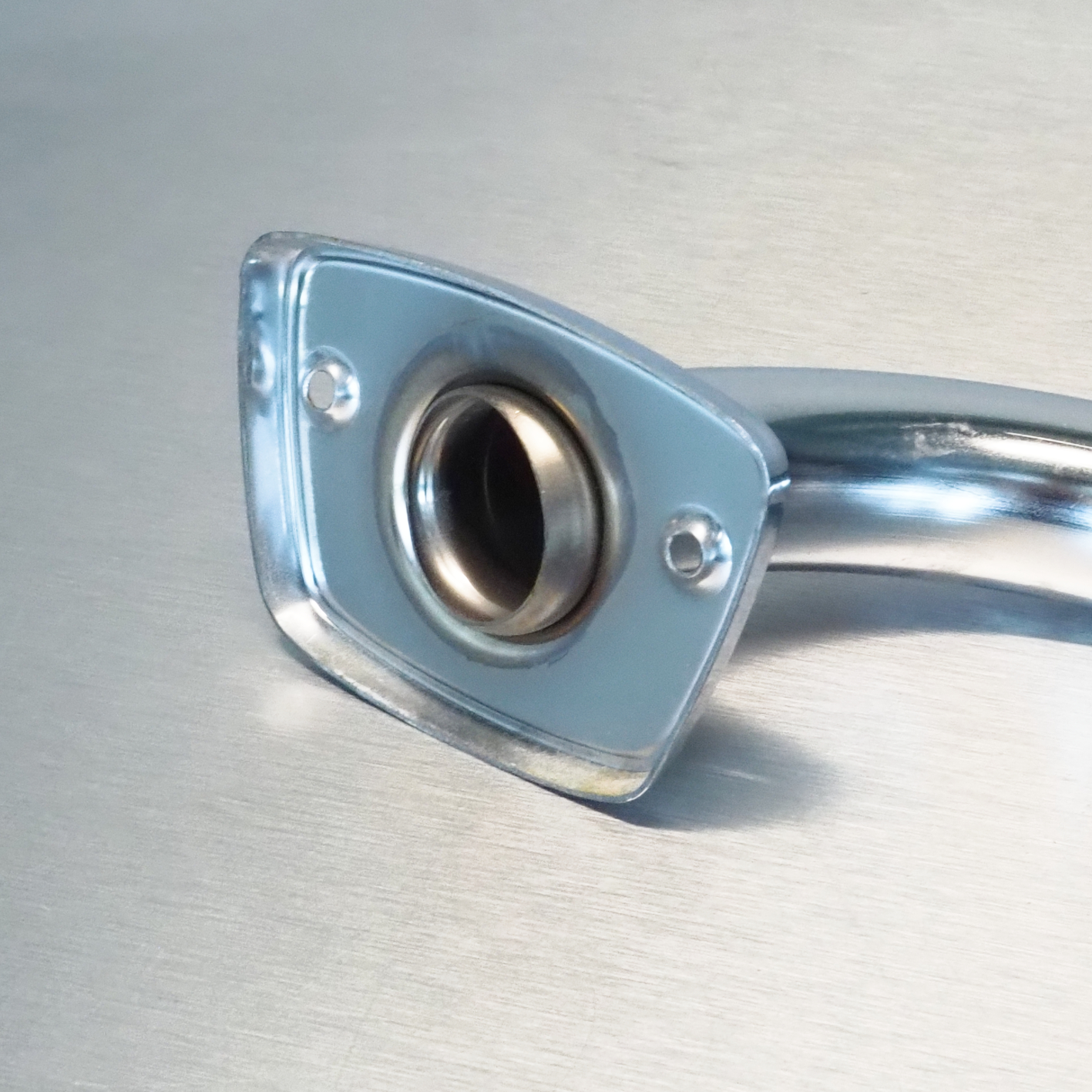 Pull handle in chromed aluminium