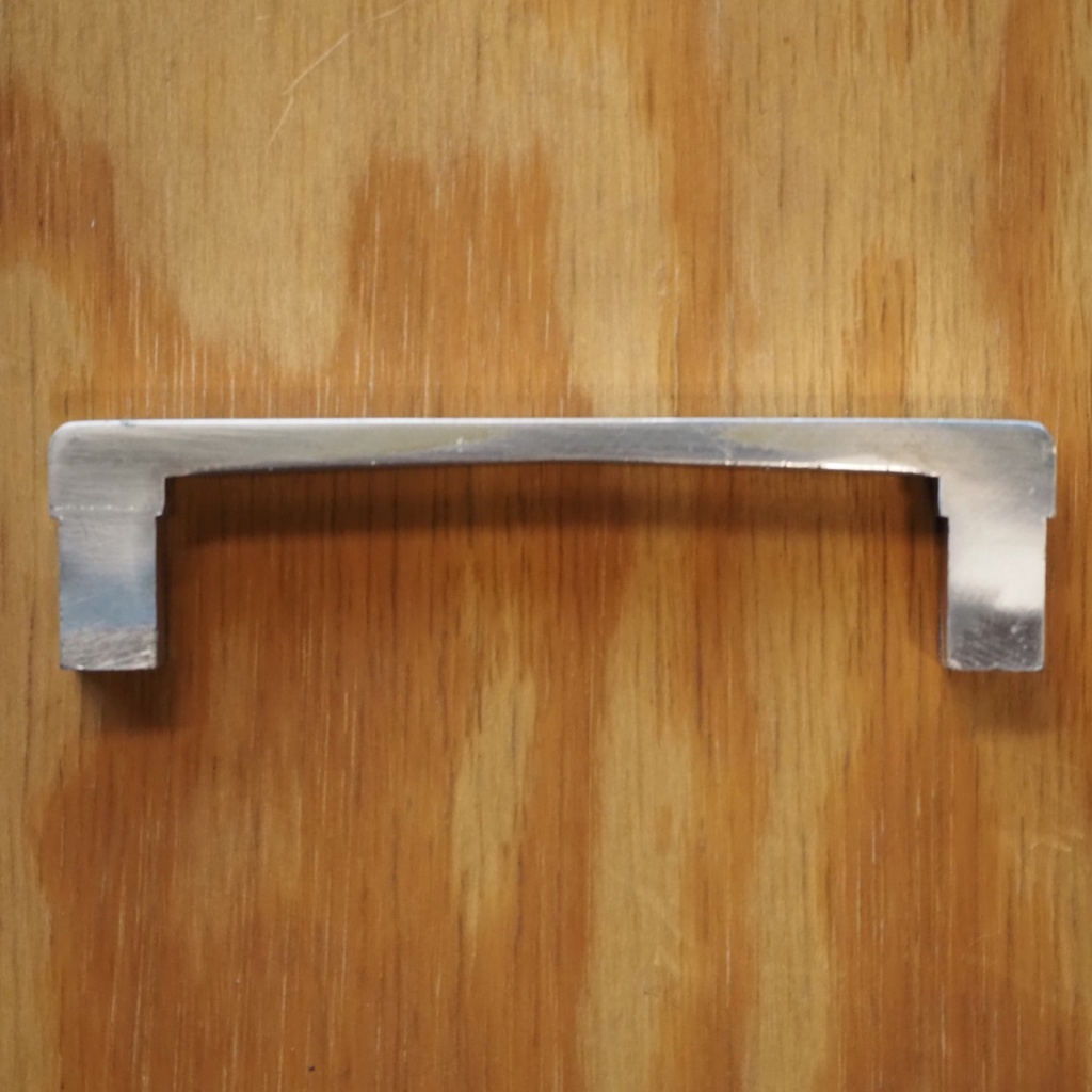 Cabinet handle in cast aluminium