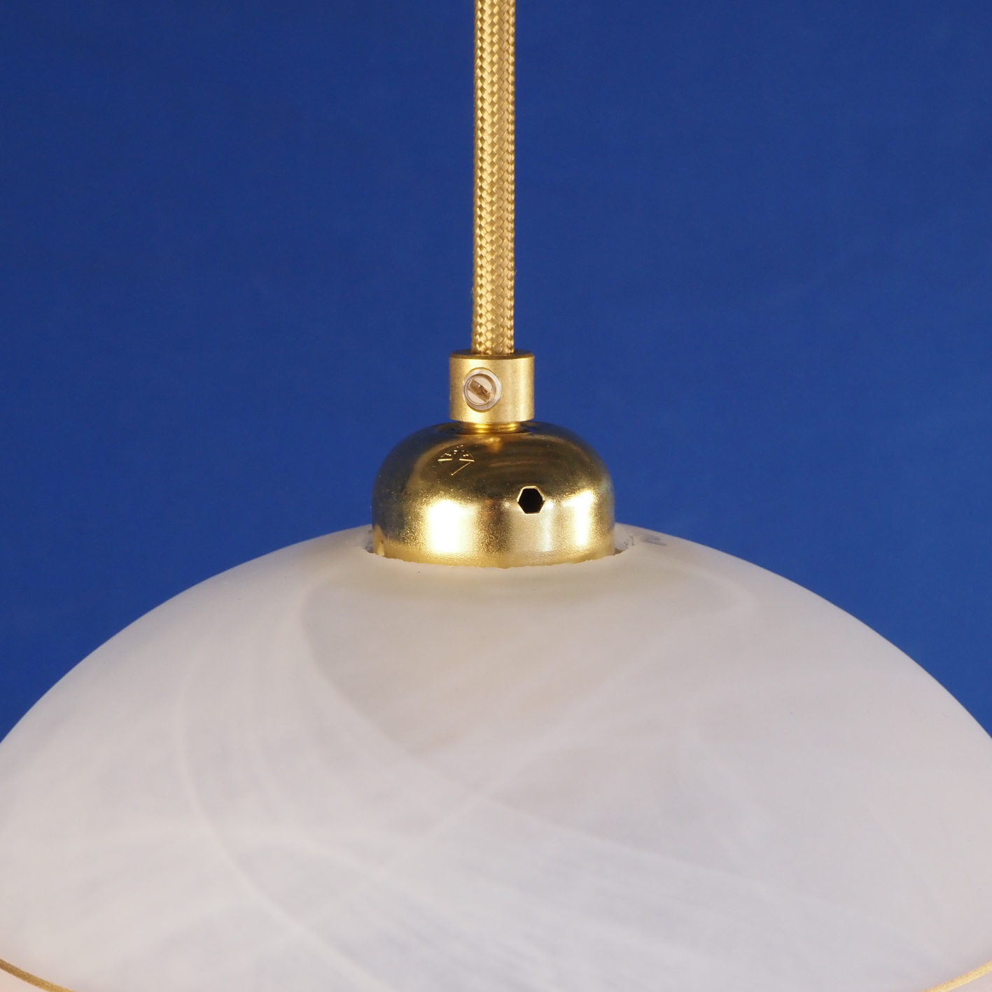 Hanging light 'Iliona' in frosted glass