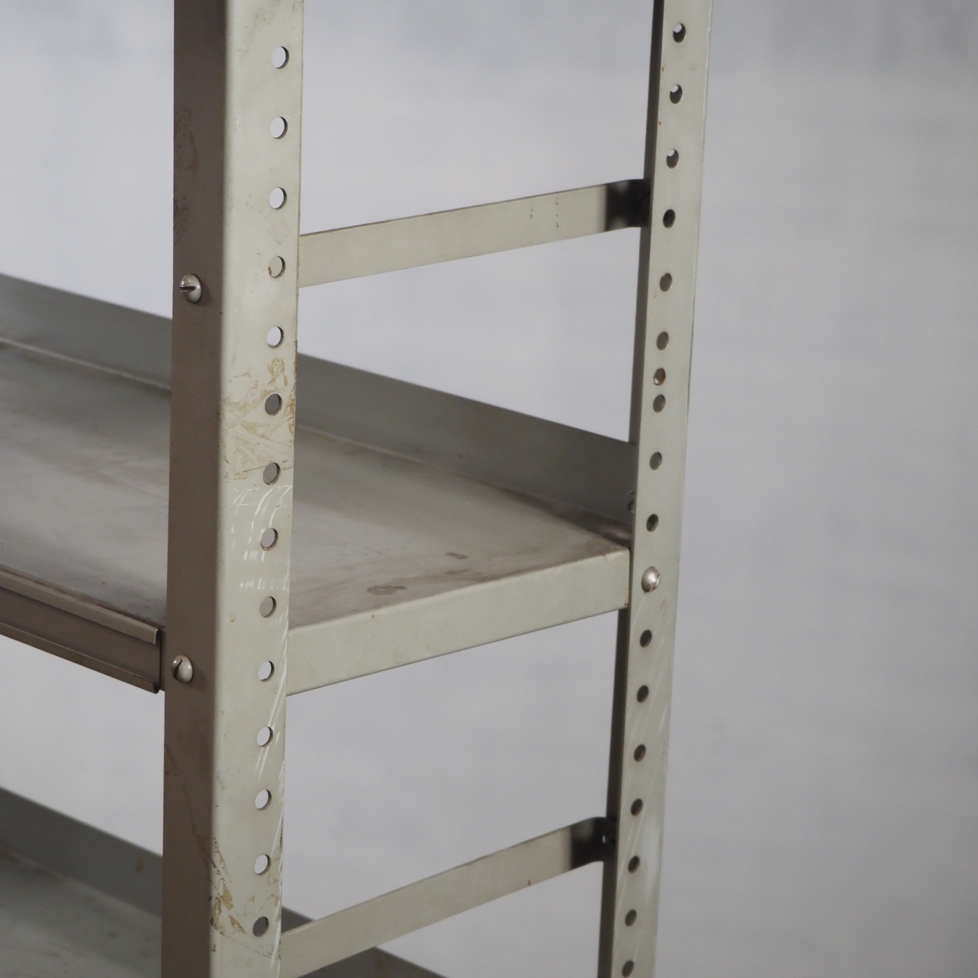 Industrial shelf unit in lacquered steel (H. ±200 x W. ±101cm)