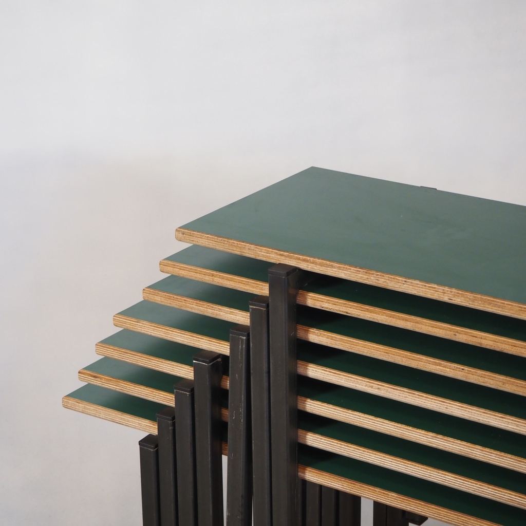 Bench in plywood and steel