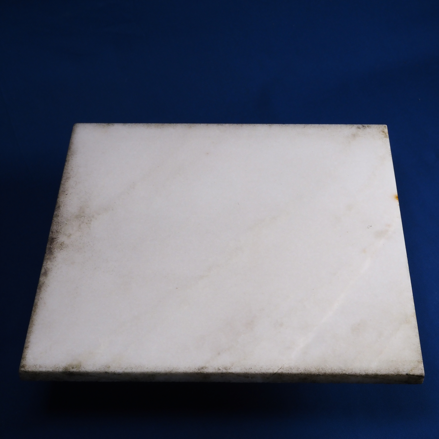 White dolomite tile (40 x 40 cm)