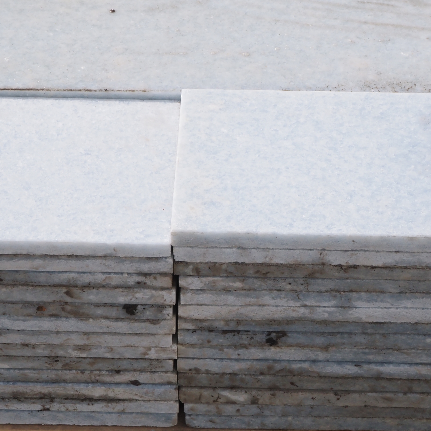 Batch of blue dolomite tiles (± 10 m2)