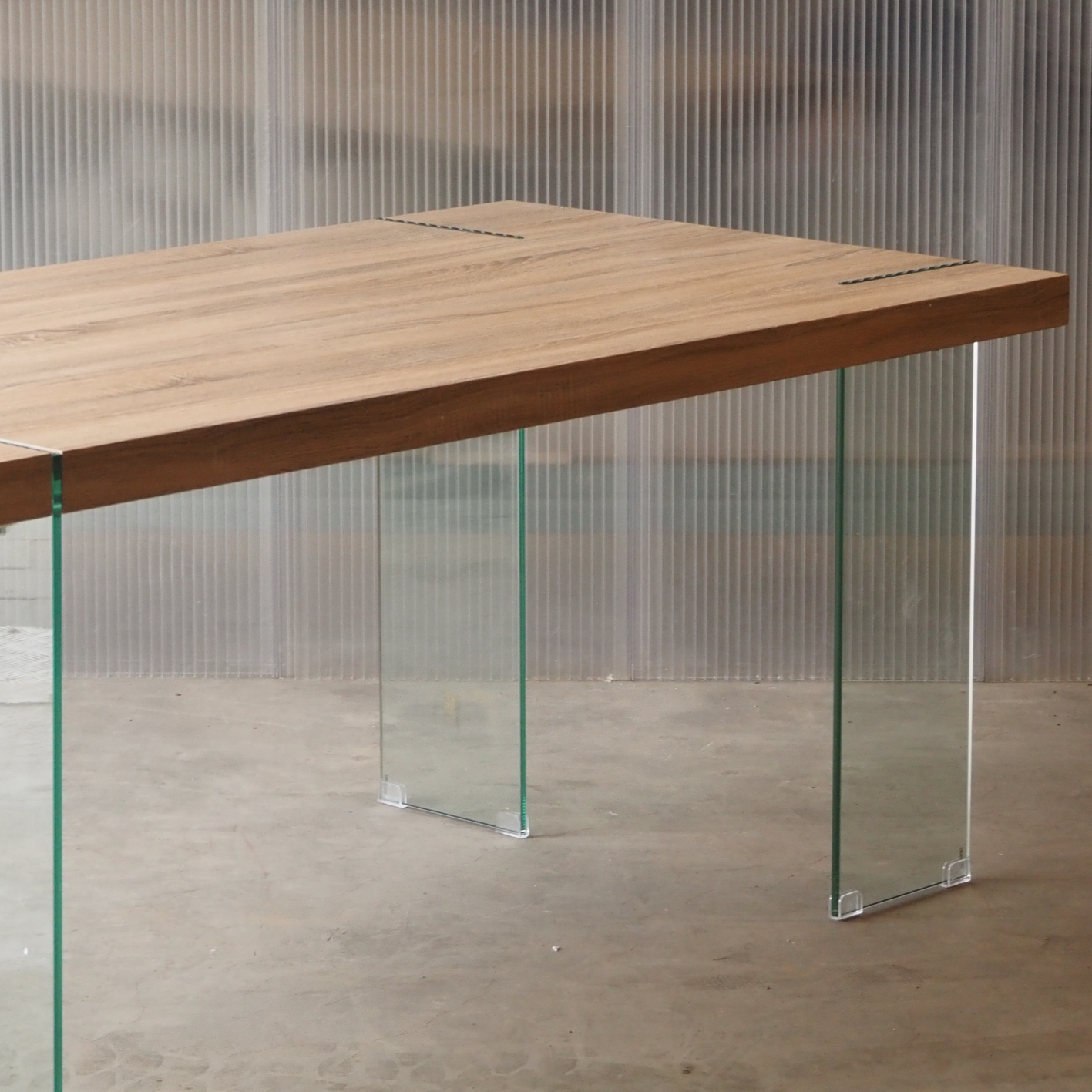Table 'Waver' by Tomasucci