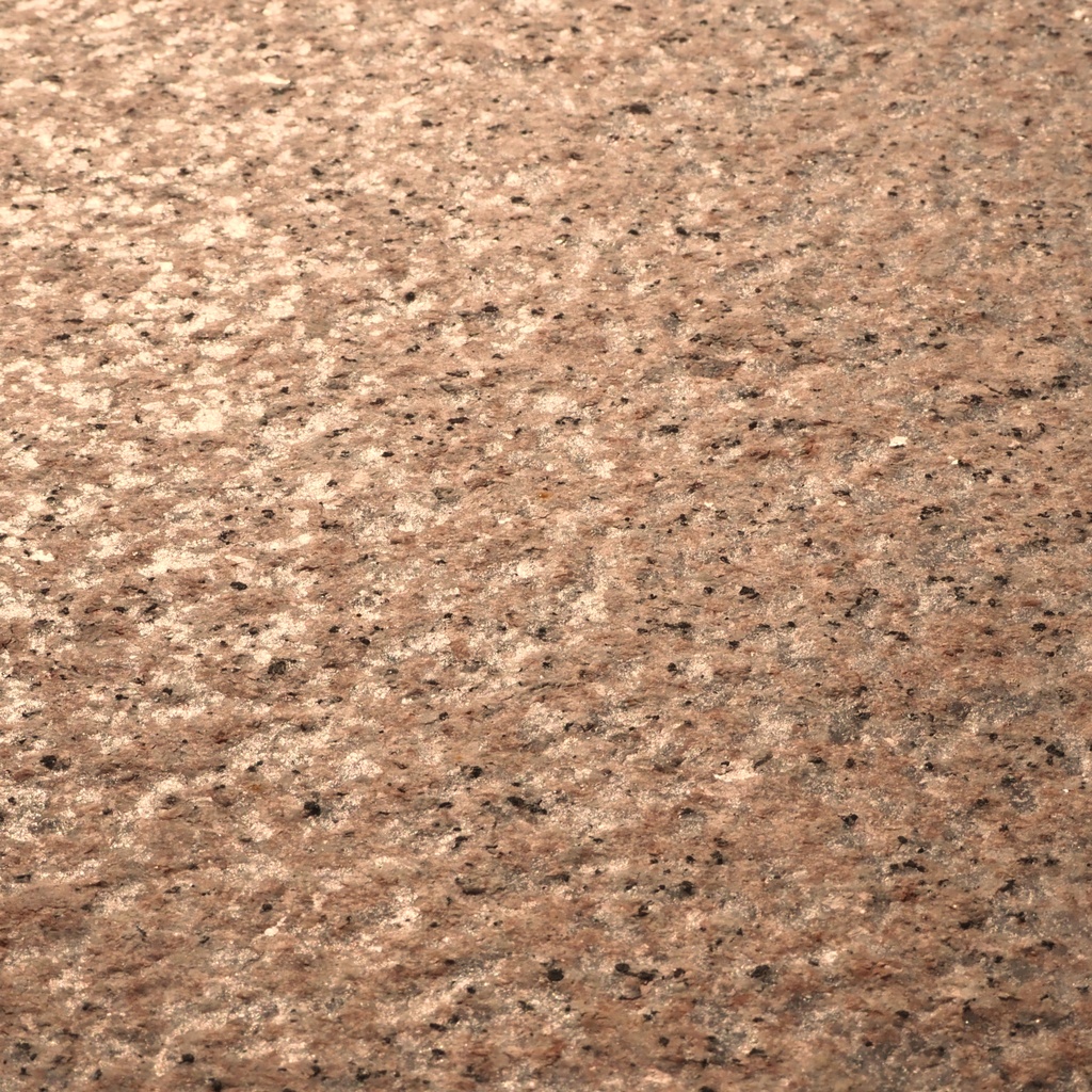 Bevelled red granite slabs with flamed finish (from 2,9 to 3,2 cm thick) - Sold per pallet