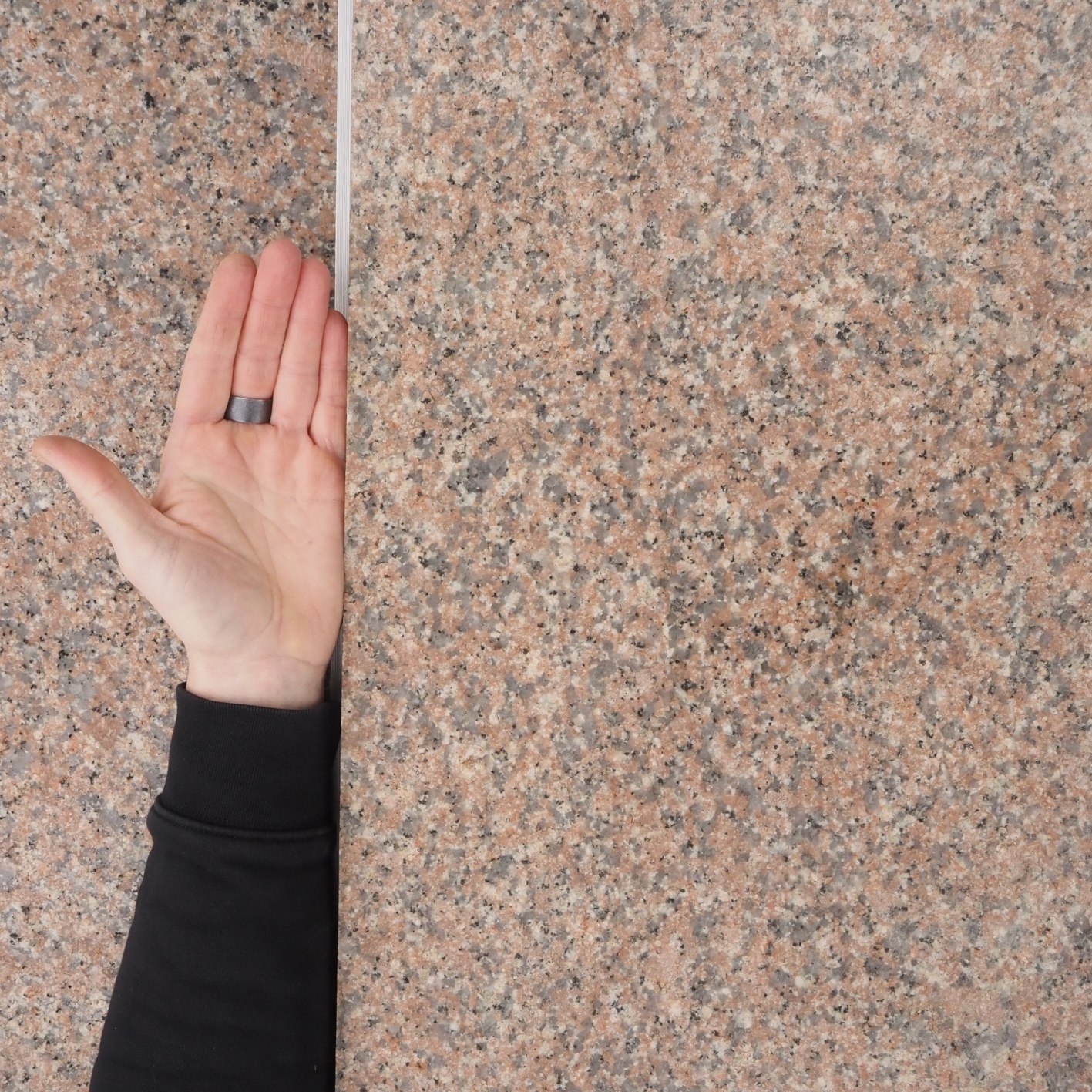Red granite slabs with flamed finish (B-quality) - Only available in our physical shop