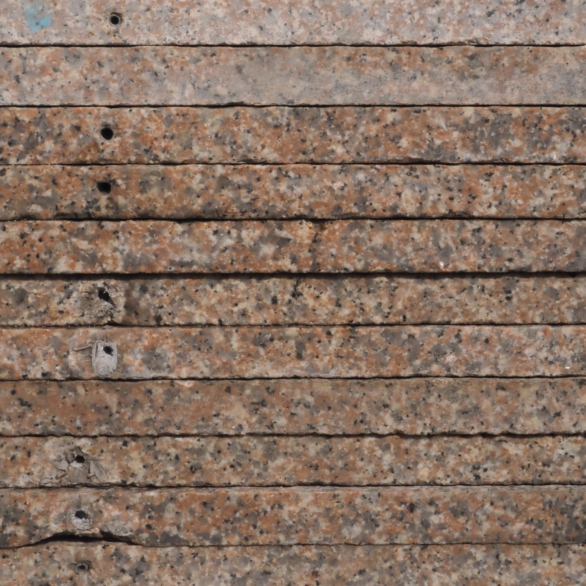 Pink rectangular granite slabs with flamed finish (L. 76,5 cm) - Sold per m2