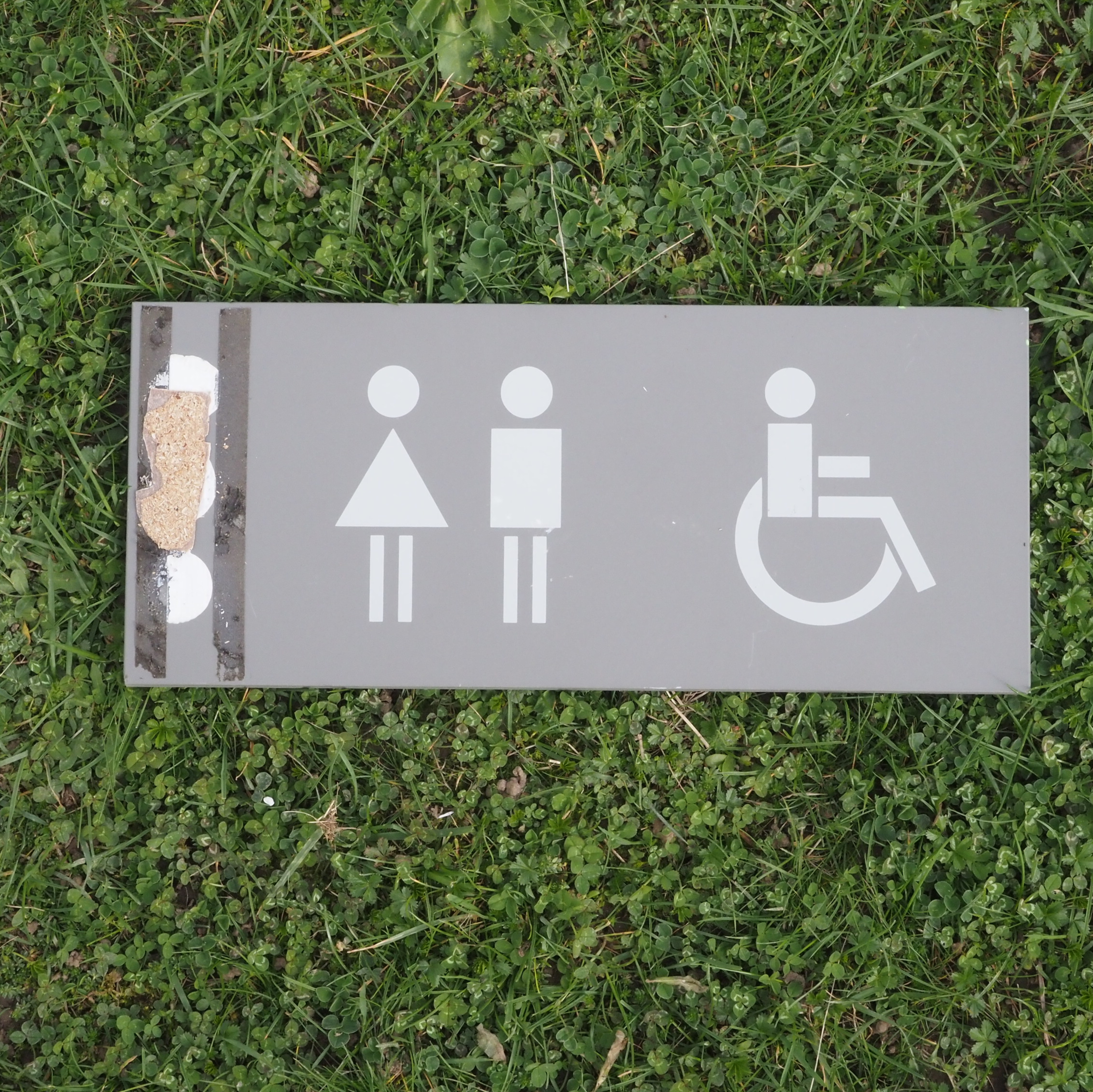 Toilet signage in aluminum (35 x 15 cm)