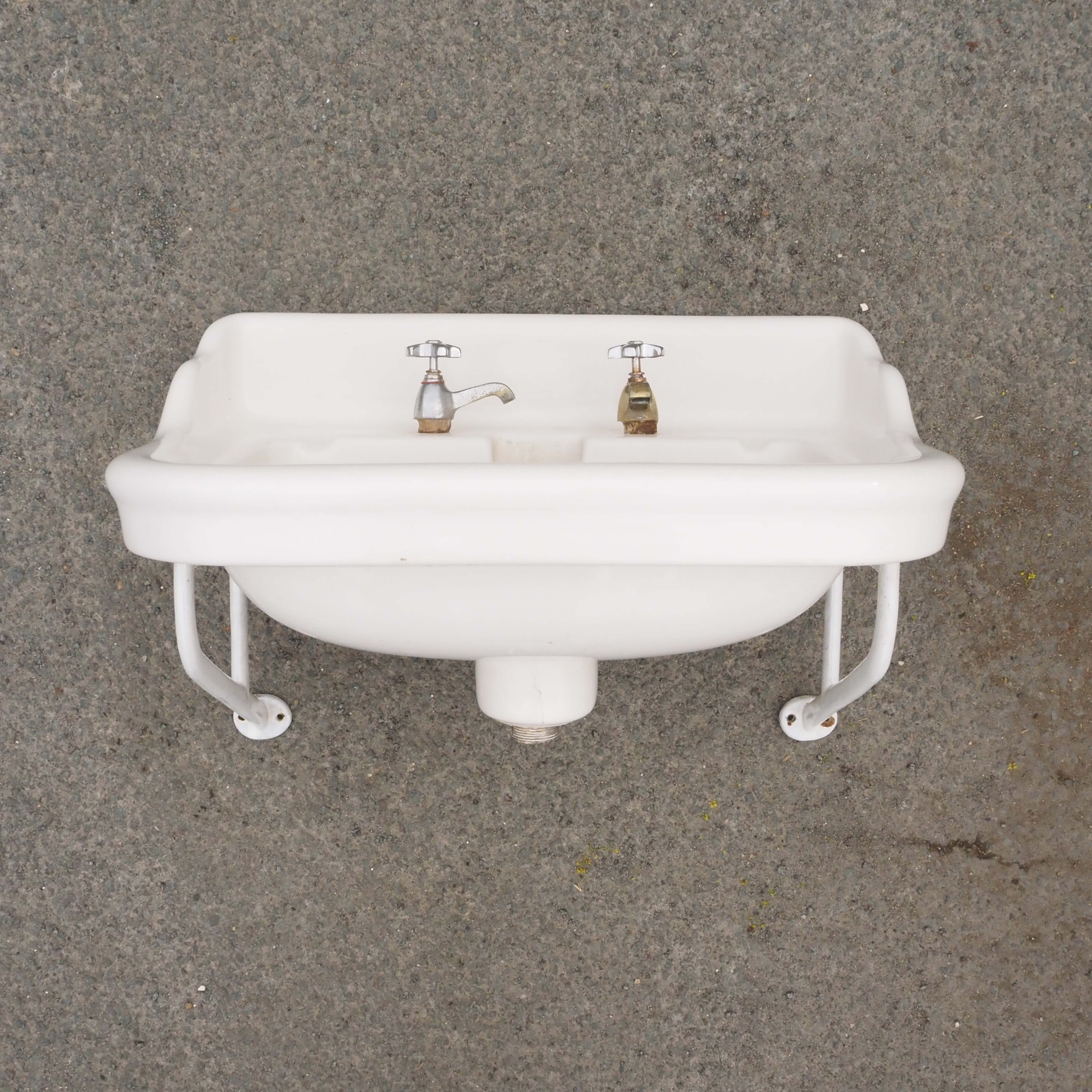 Wall bathroom sink by Jacob Delafon