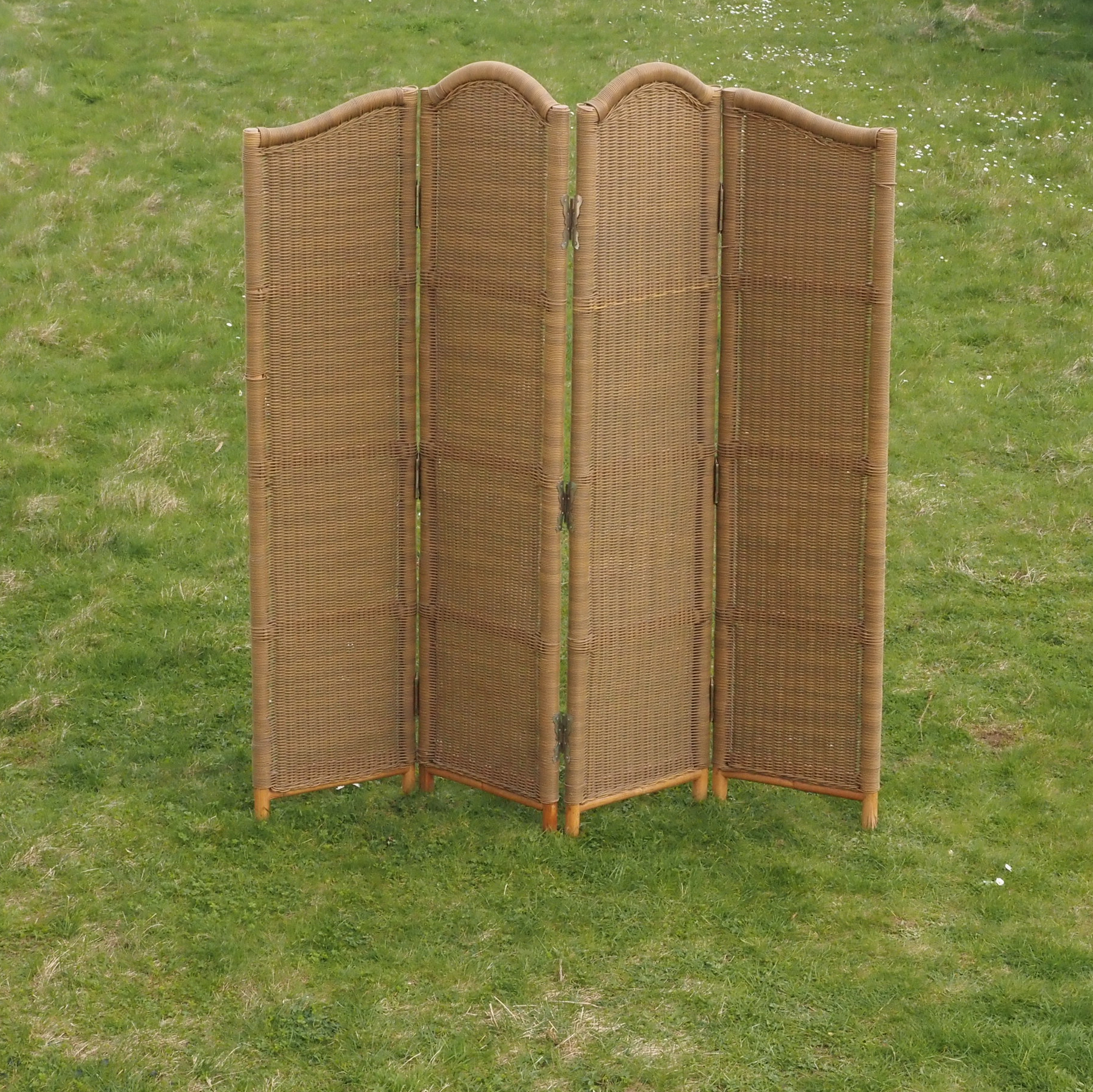 Folding room divider in bamboo