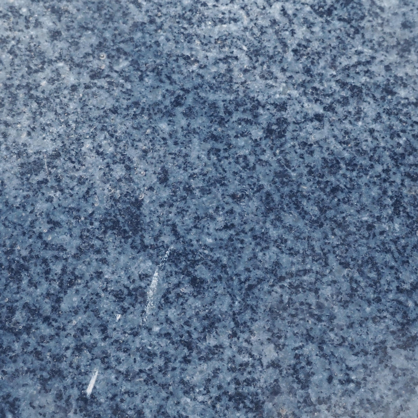 Batch of dark grey granite tiles with polished finish (± 11 m2)