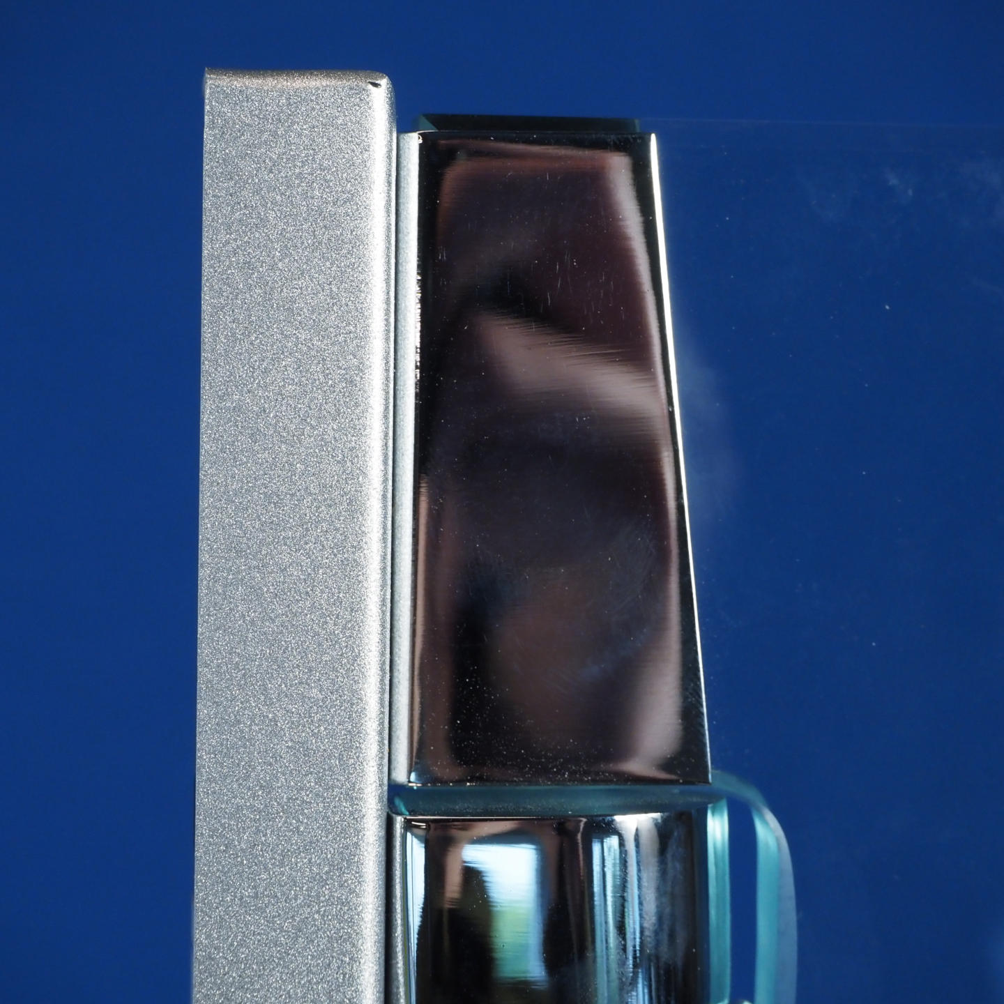 Wall light in aluminium and glass diffuser by Cierre Lampadari (H. 25 cm)