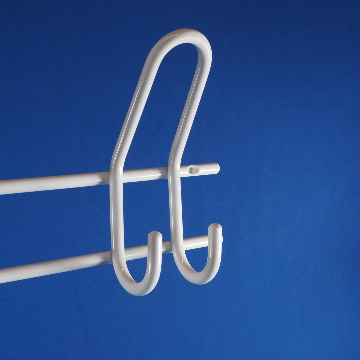 Coat hooks in white lacquered steel