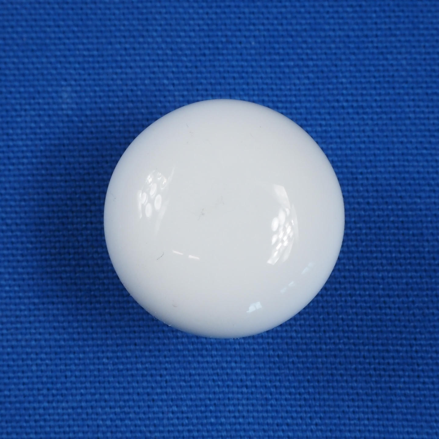 Cabinet knob in white porcelain