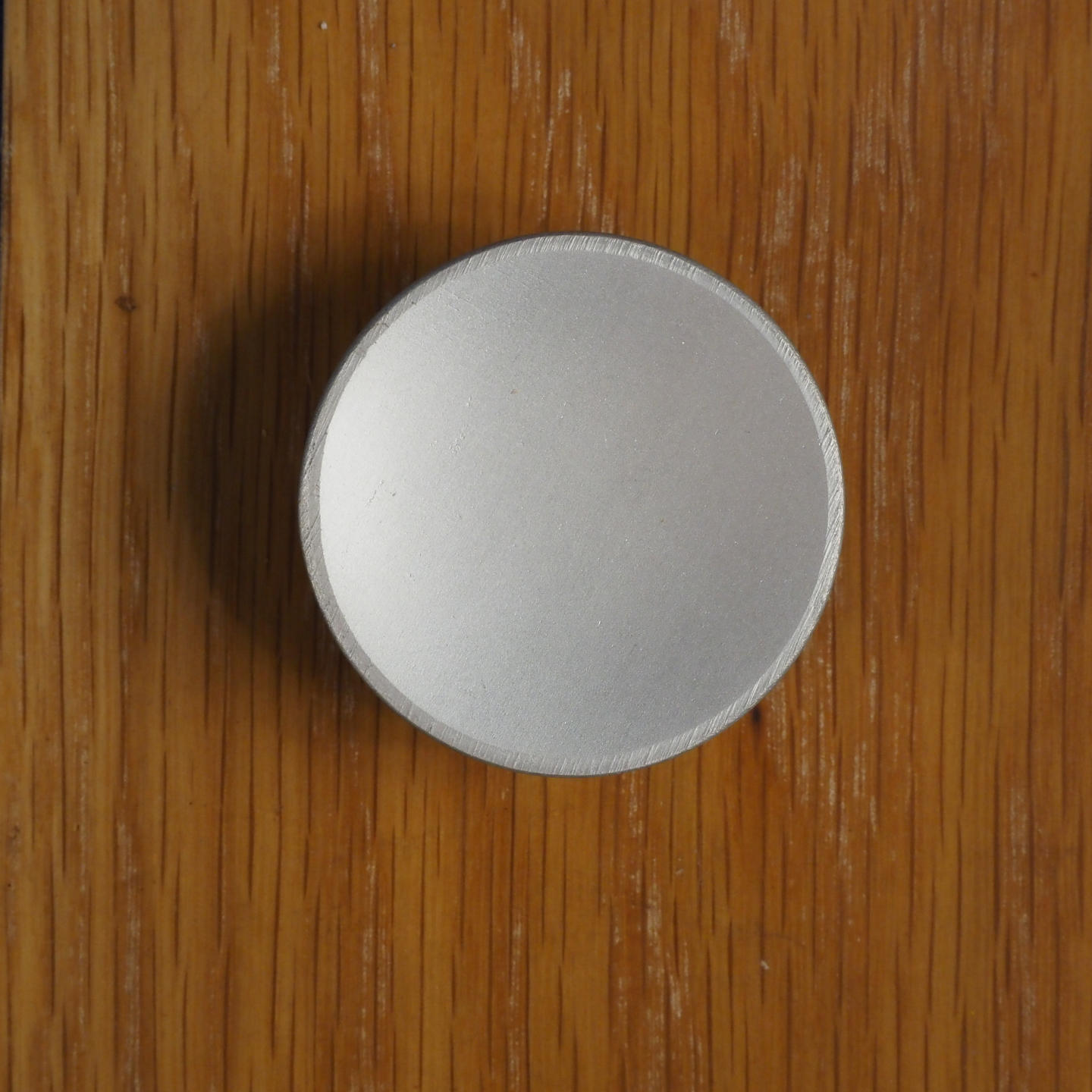 Cabinet knob in aluminium by Linea Bertomani