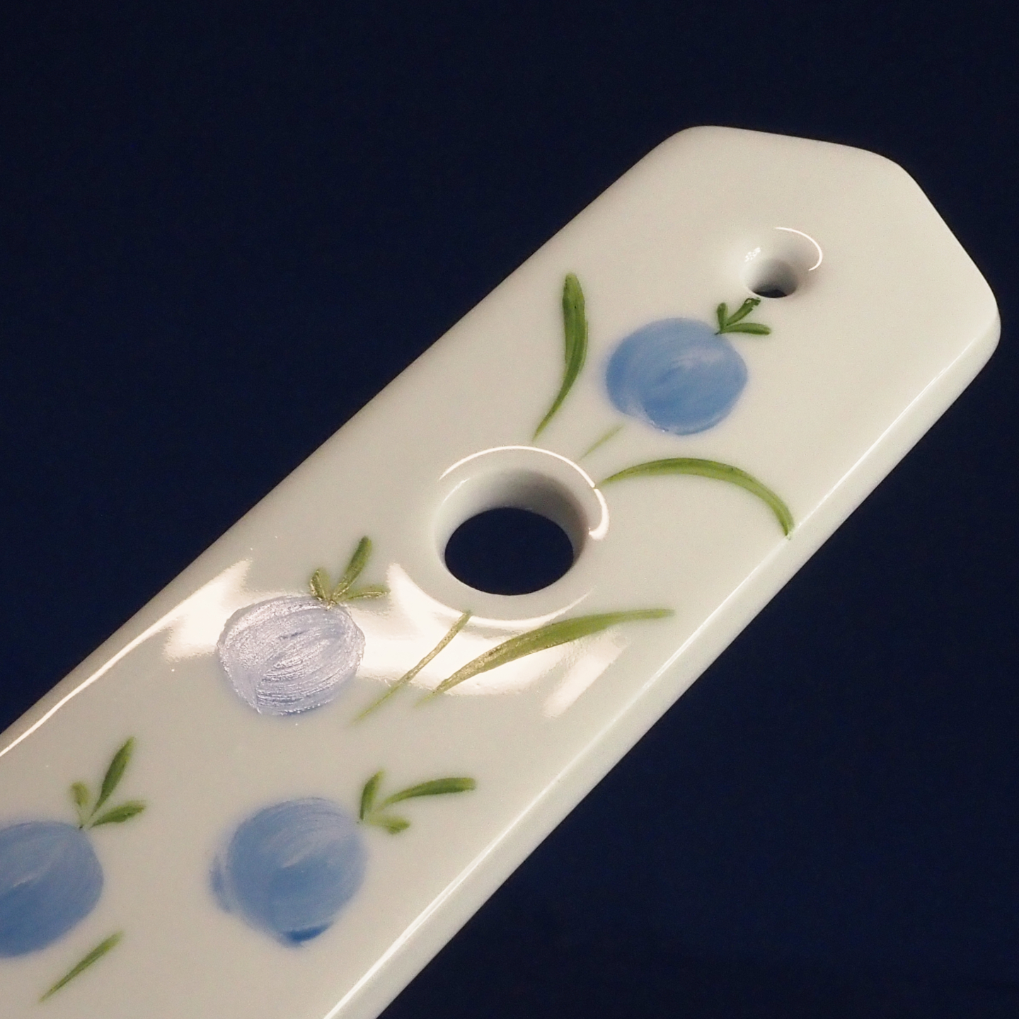 Doorplate in Limoges porcelain with hand drawn blueberries ornaments