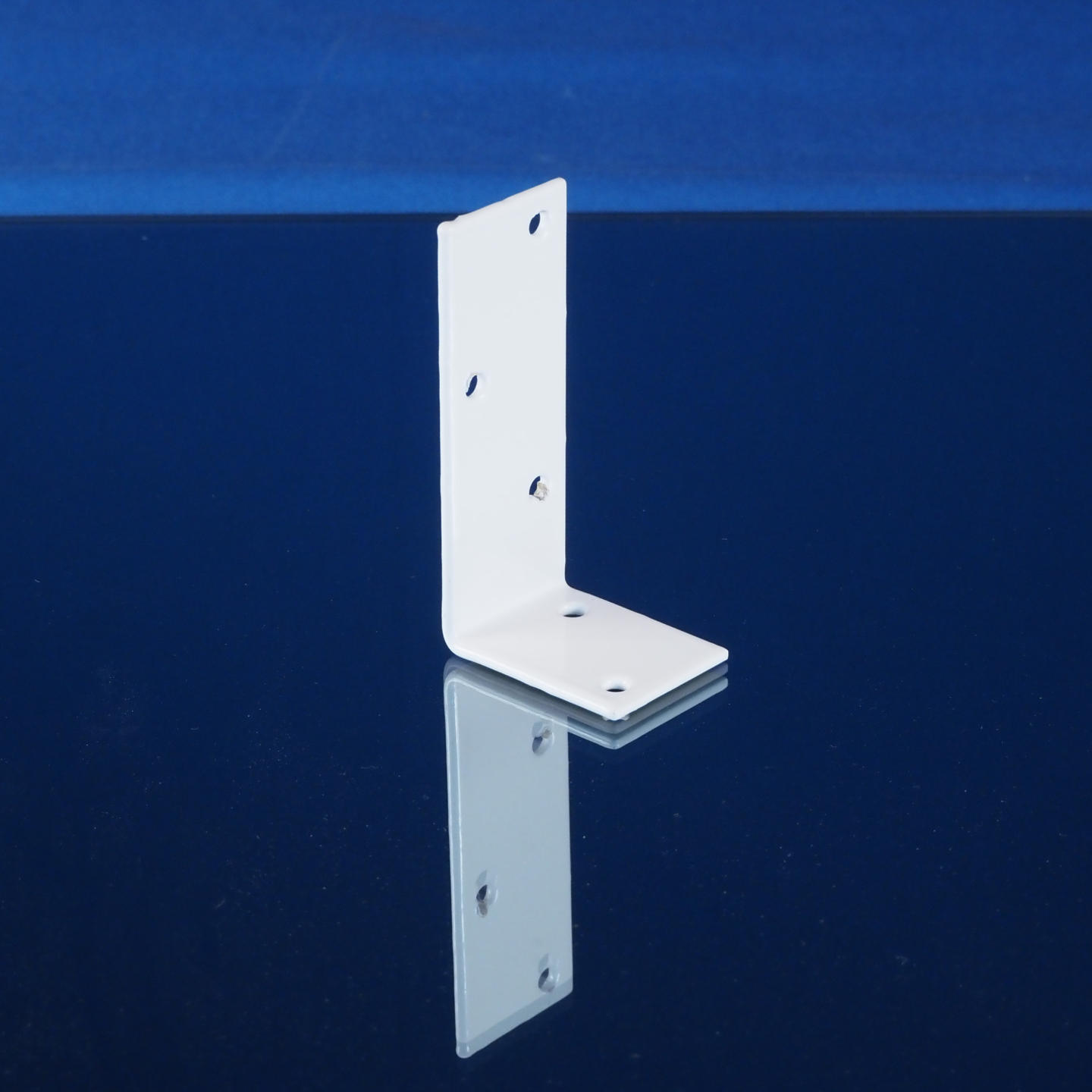 Angle bracket in white lacquered steel by Domax (8 x 4 cm)