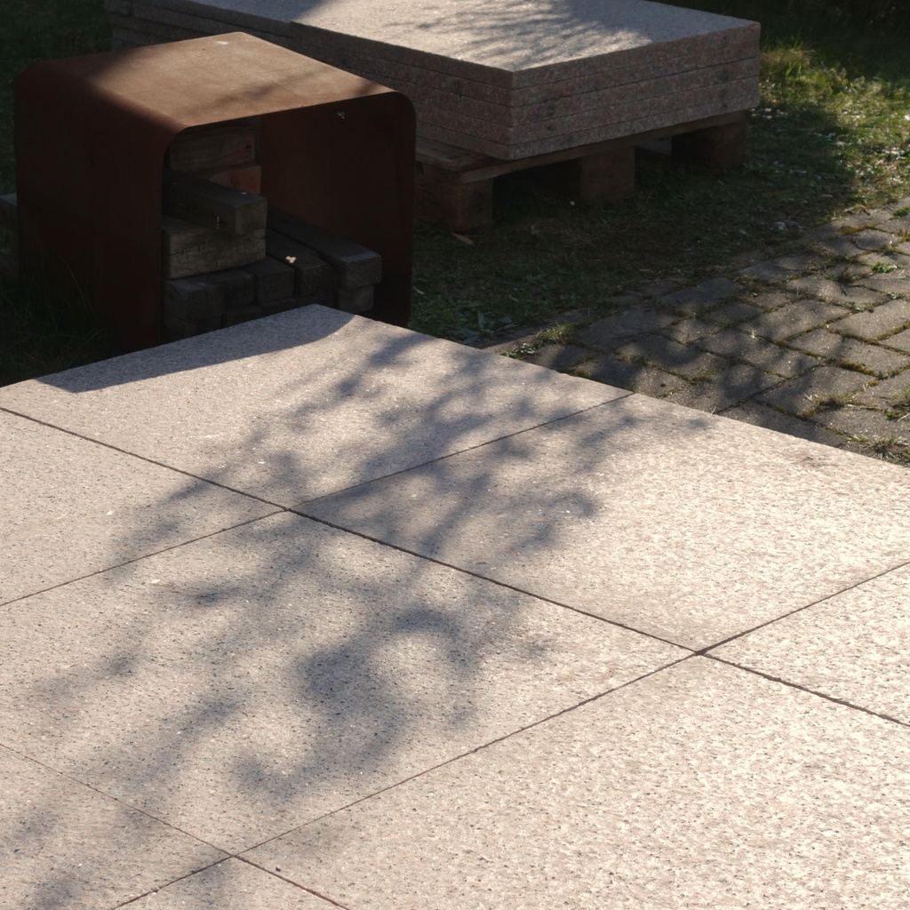 Square pink granite slabs with flamed finish (from 2,5 to 2,9 cm thick) - Sold per m2