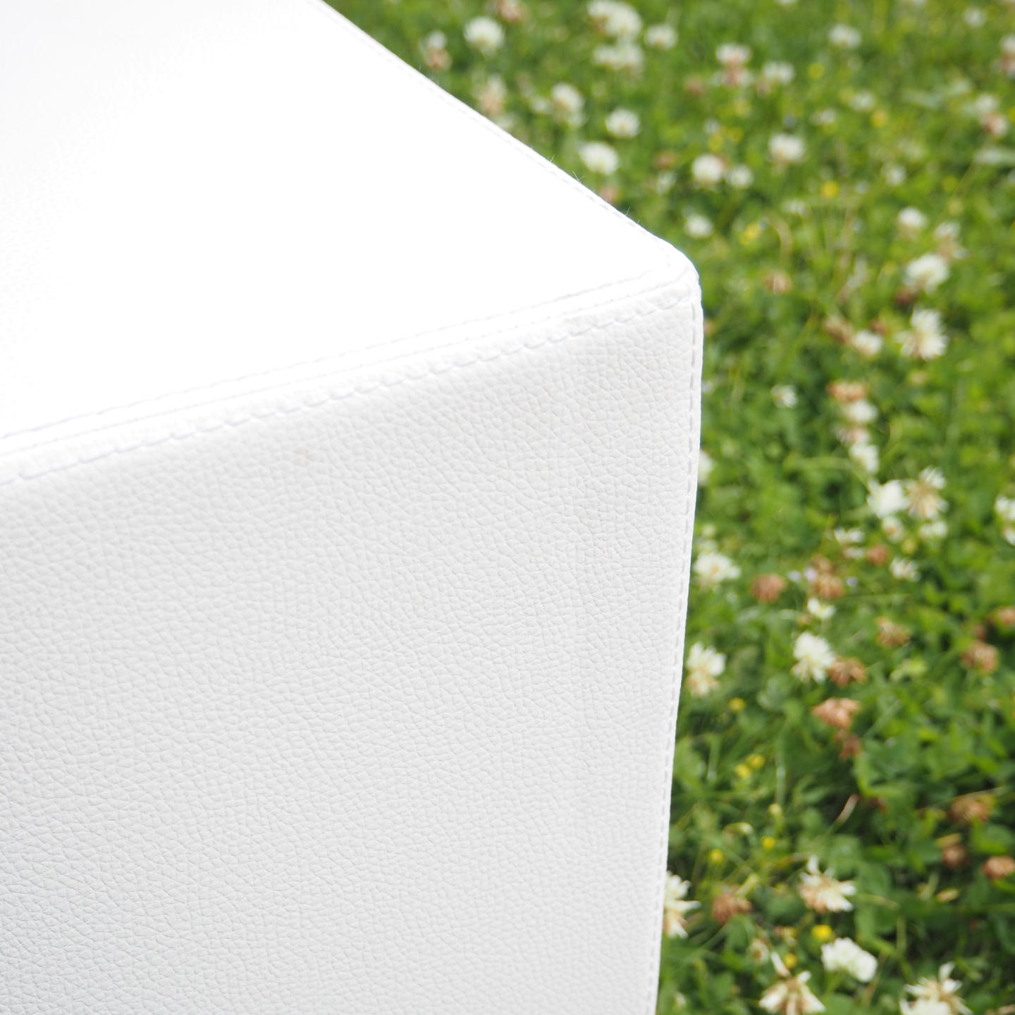 Ottoman in white simili leather