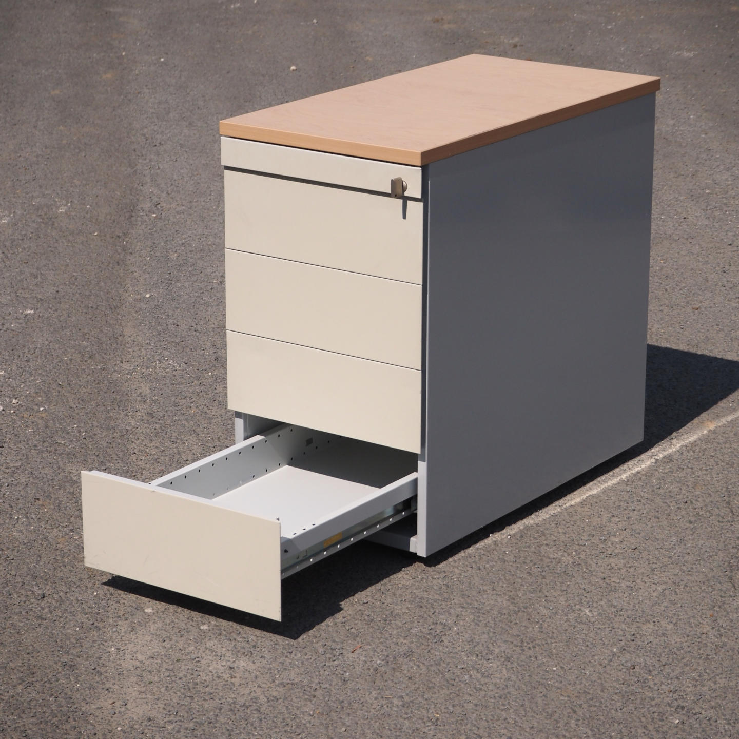 Office cabinet in steel with drawers by Lensvelt