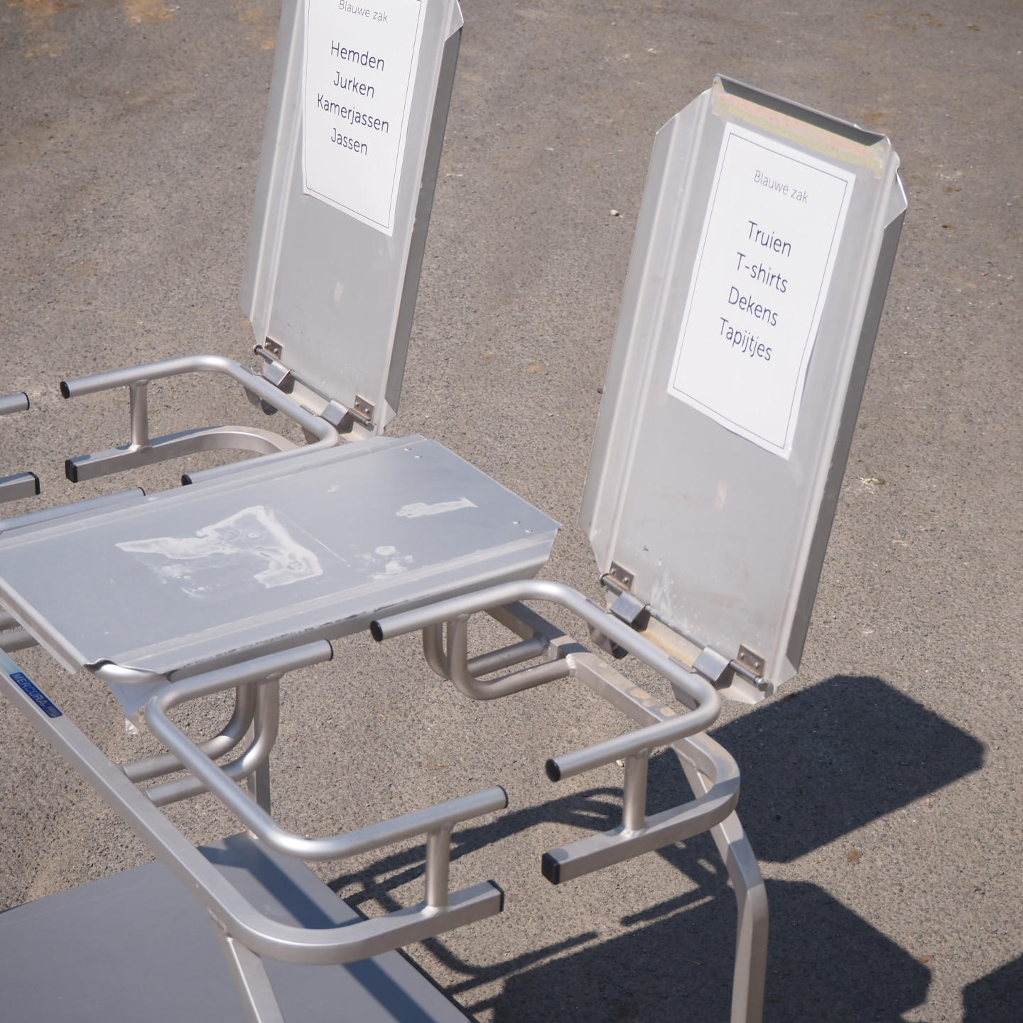 Laundry trolley in anodized aluminum by Mercura