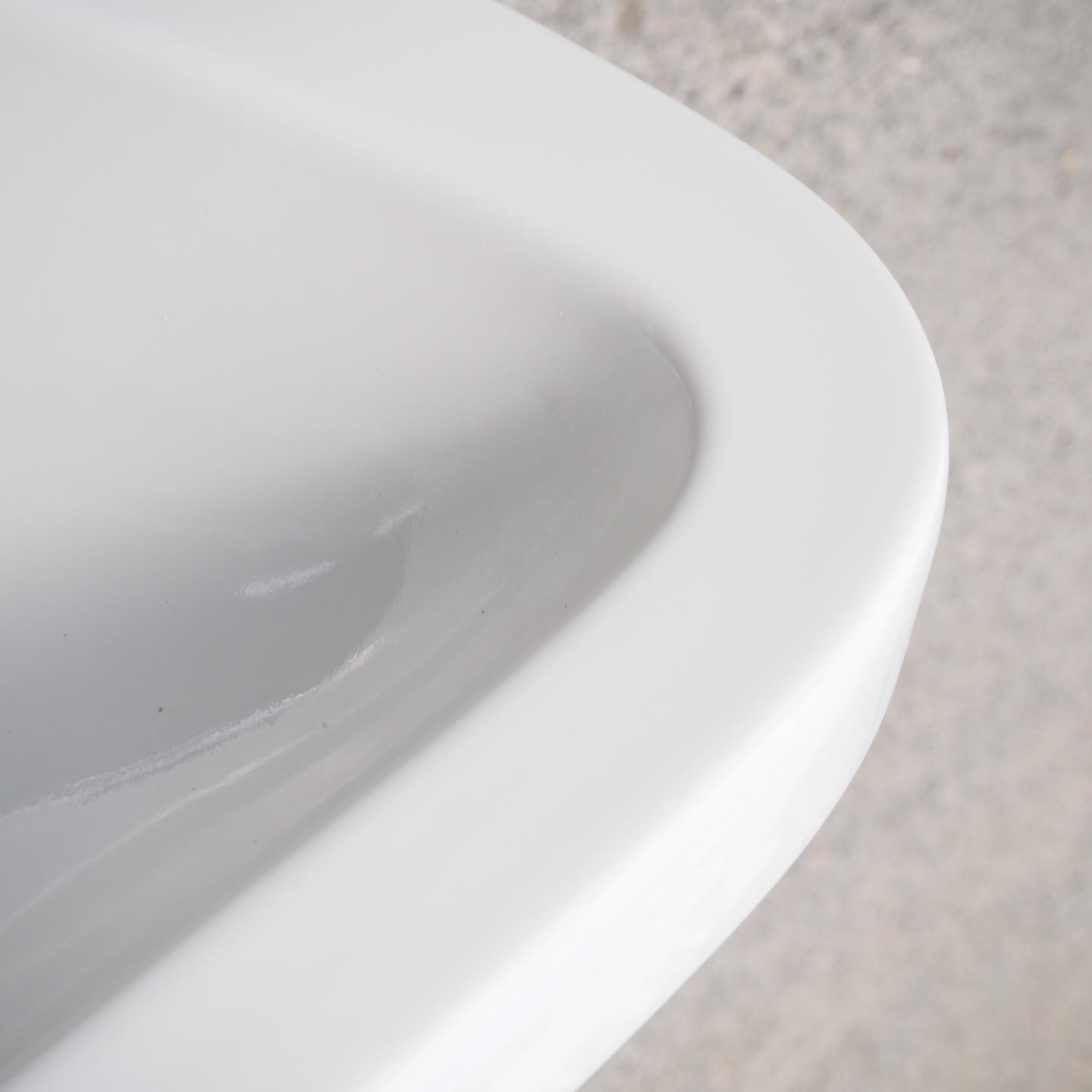 Bathroom sink in ceramic by Sphinx