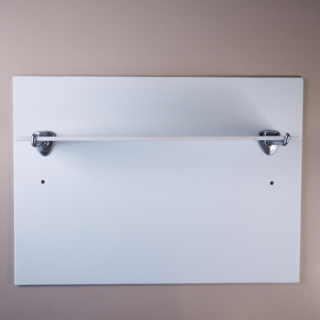 Bathroom shelf in porcelain