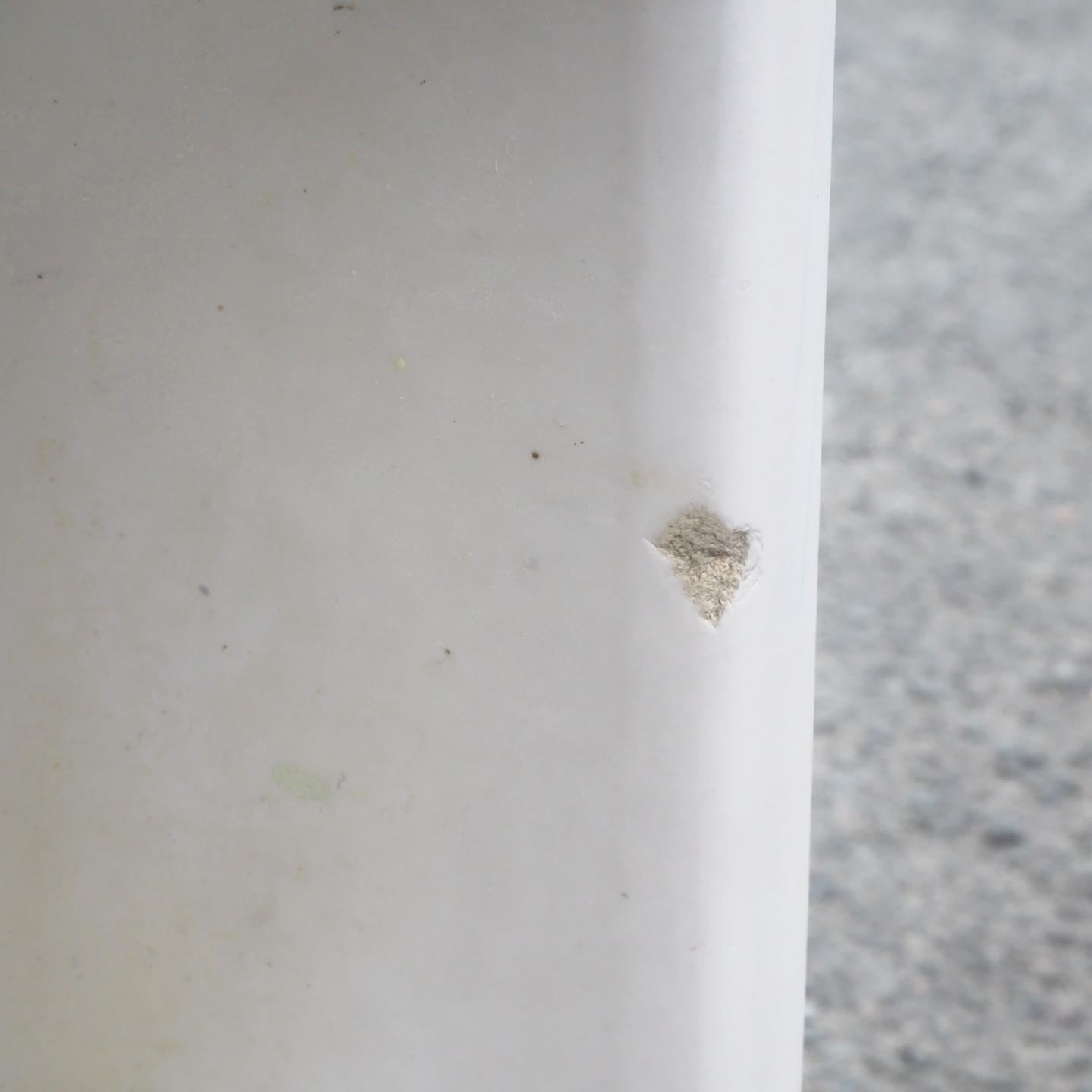 Bucket sink in ceramic